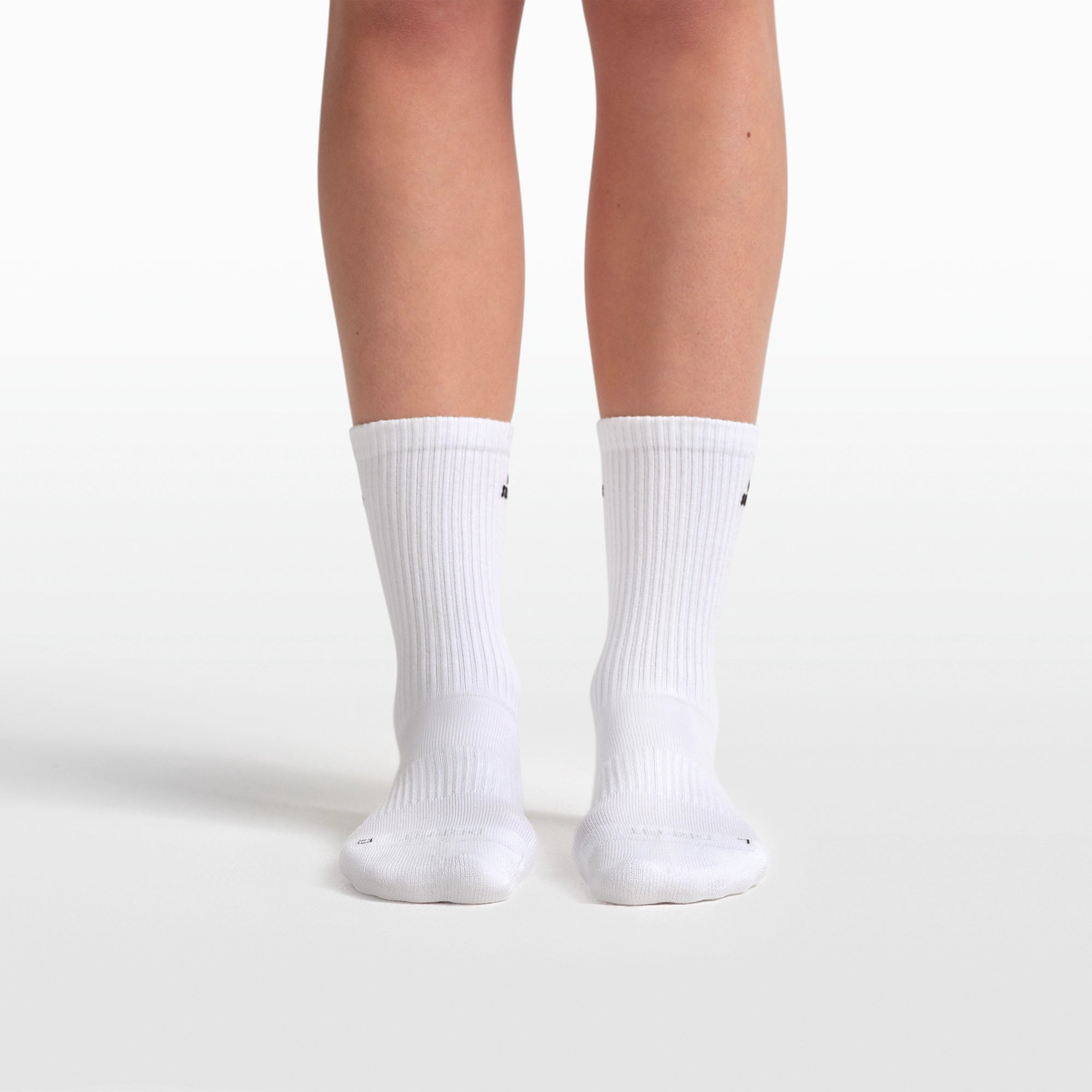 NikeSKIMS ACCESSORIES DRI-FITâ„¢ PILATES GRIP CREW SOCK | SNOW - Image 4