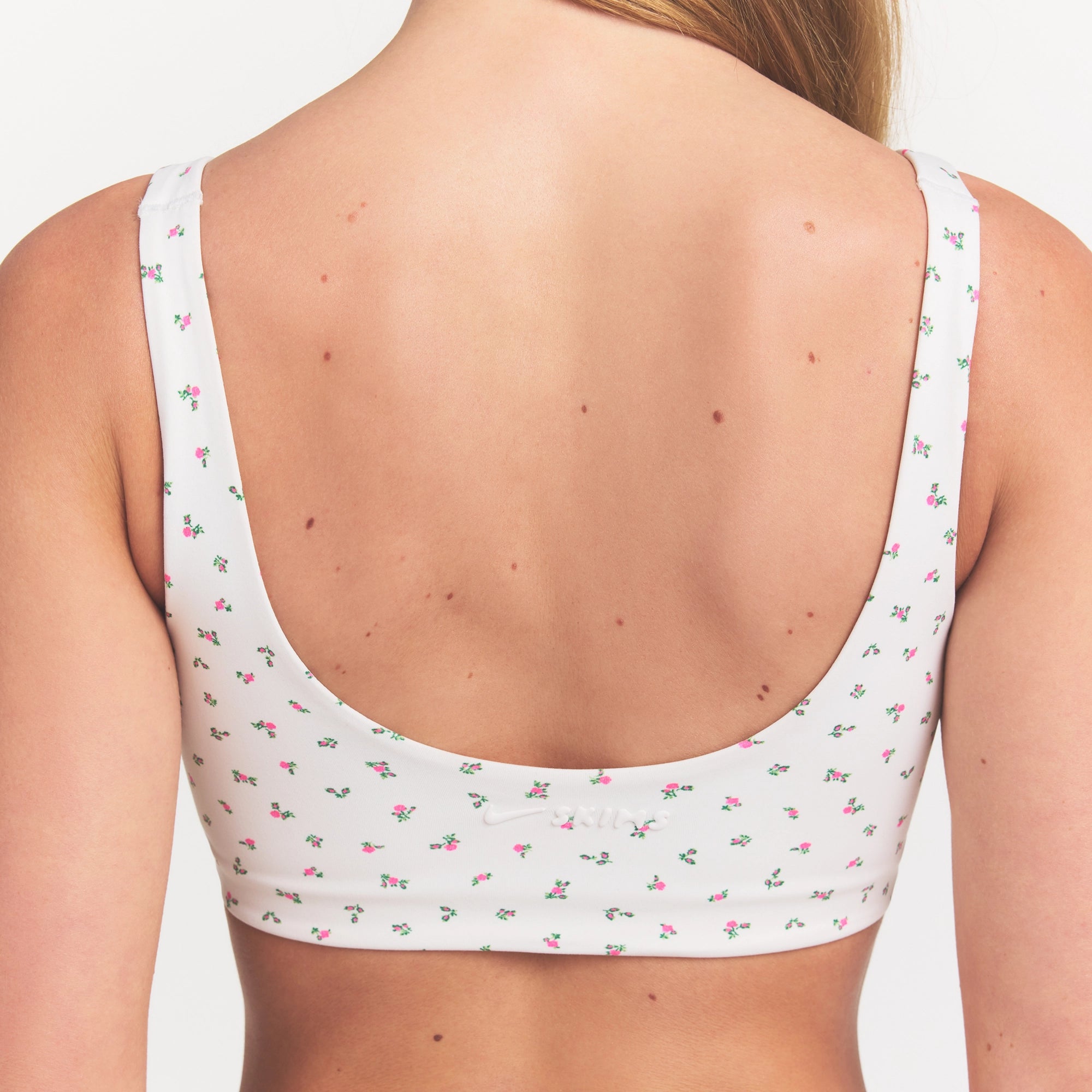 NikeSKIMS MATTE SCOOP NECK BRA | DITSY FLORAL PRINT - Image 4
