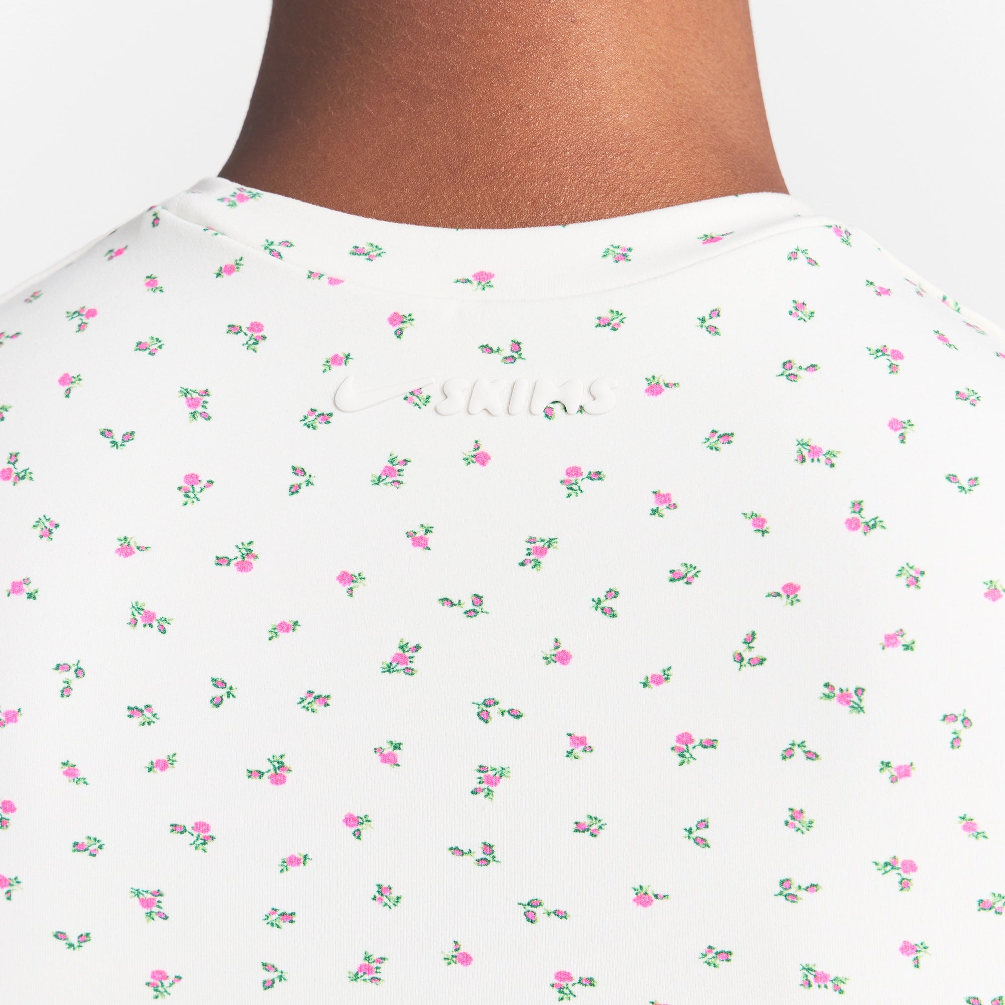 NikeSKIMS MATTE PADDED BABY T-SHIRT | DITSY FLORAL PRINT - Image 4