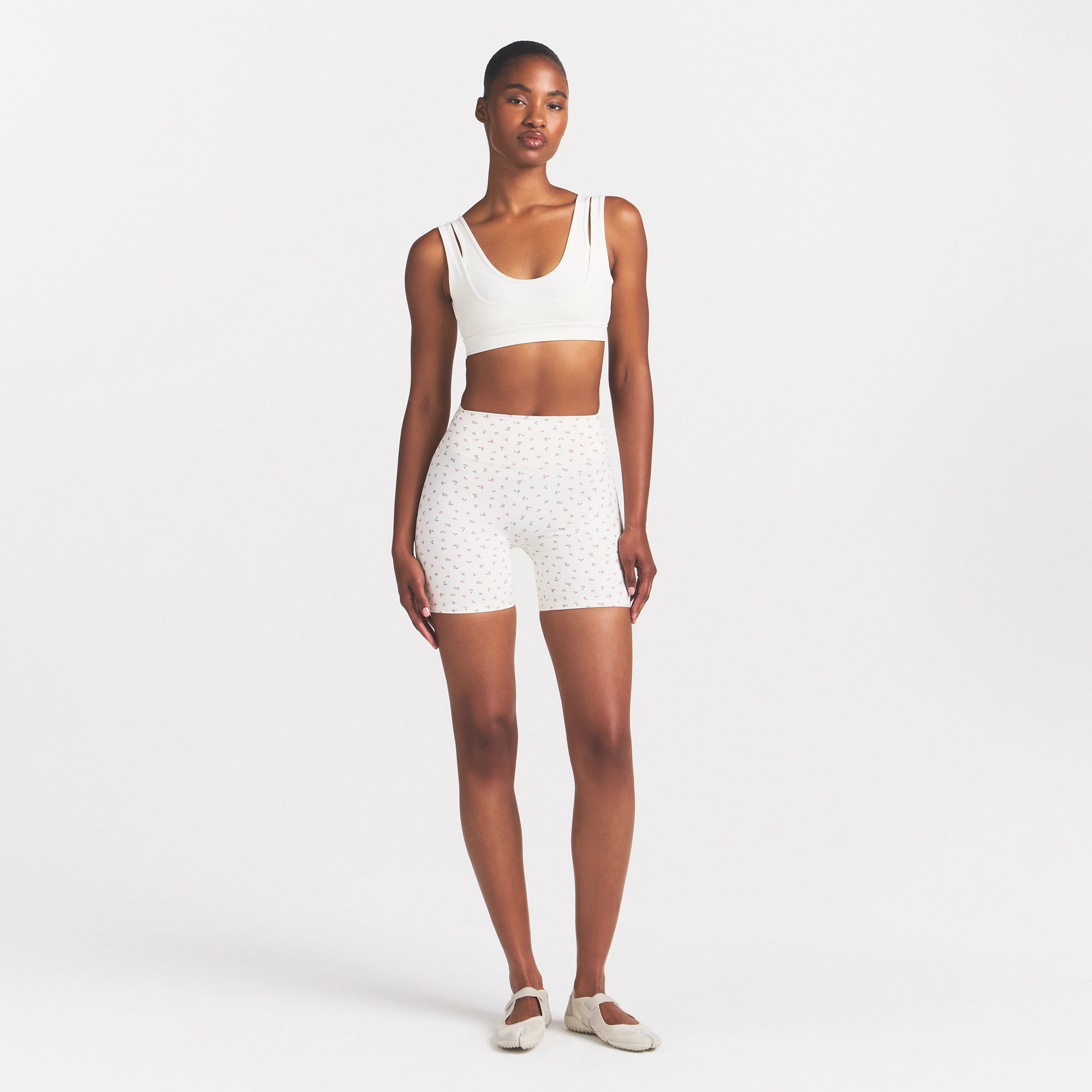 NikeSKIMS MATTE 5 BIKER SHORT | DITSY FLORAL PRINT - Image 2