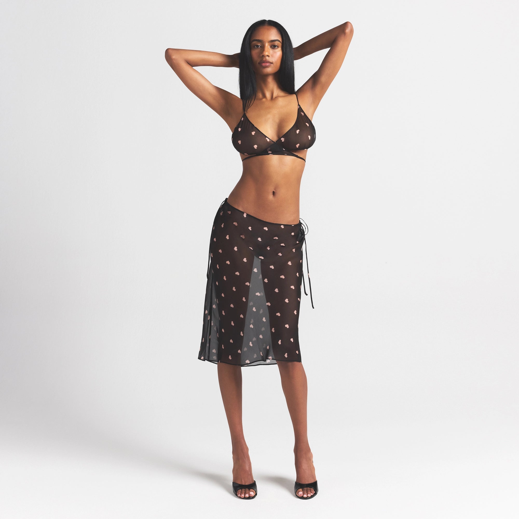 SKIMS ROMANCE TIE SIDE MIDI SKIRT | OBSIDIAN SPACED HEARTS - Image 4