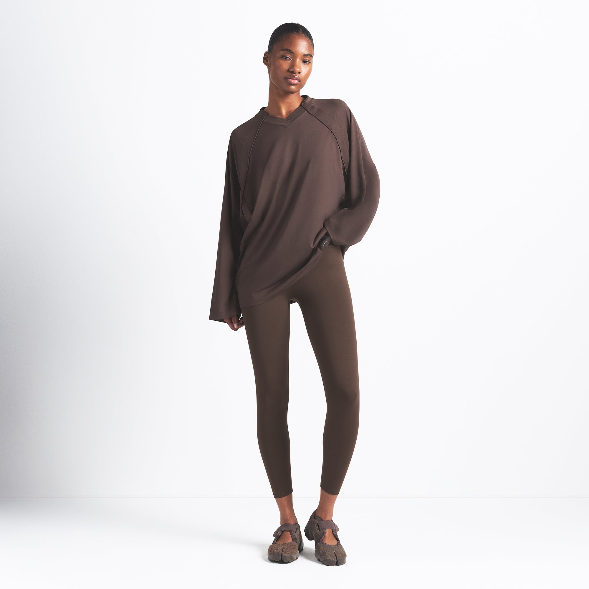 NikeSKIMS AIRY V-NECK OVERSIZED LONG SLEEVE TOP | DARK SEPIA - Image 2