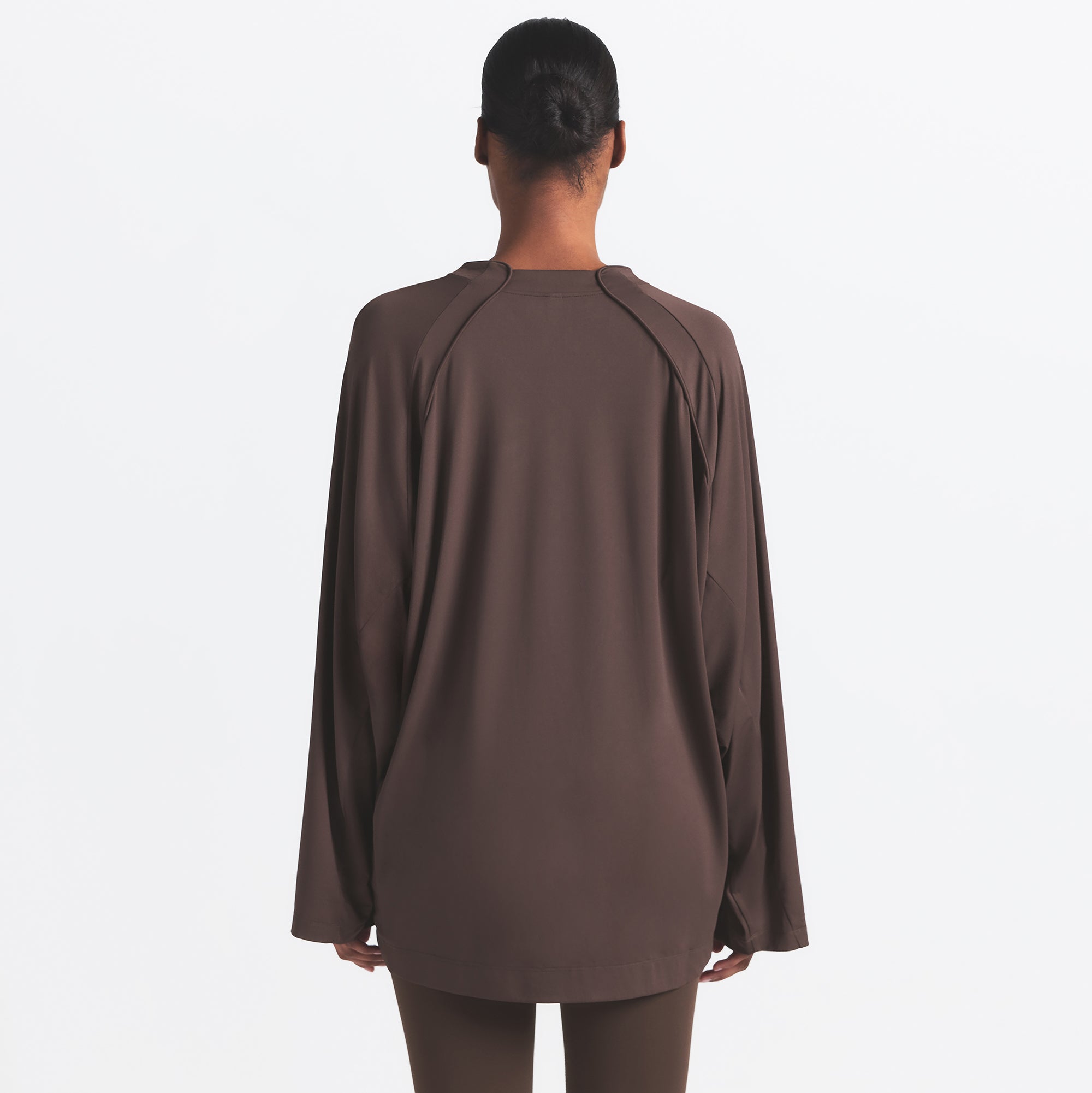 NikeSKIMS AIRY V-NECK OVERSIZED LONG SLEEVE TOP | DARK SEPIA - Image 4