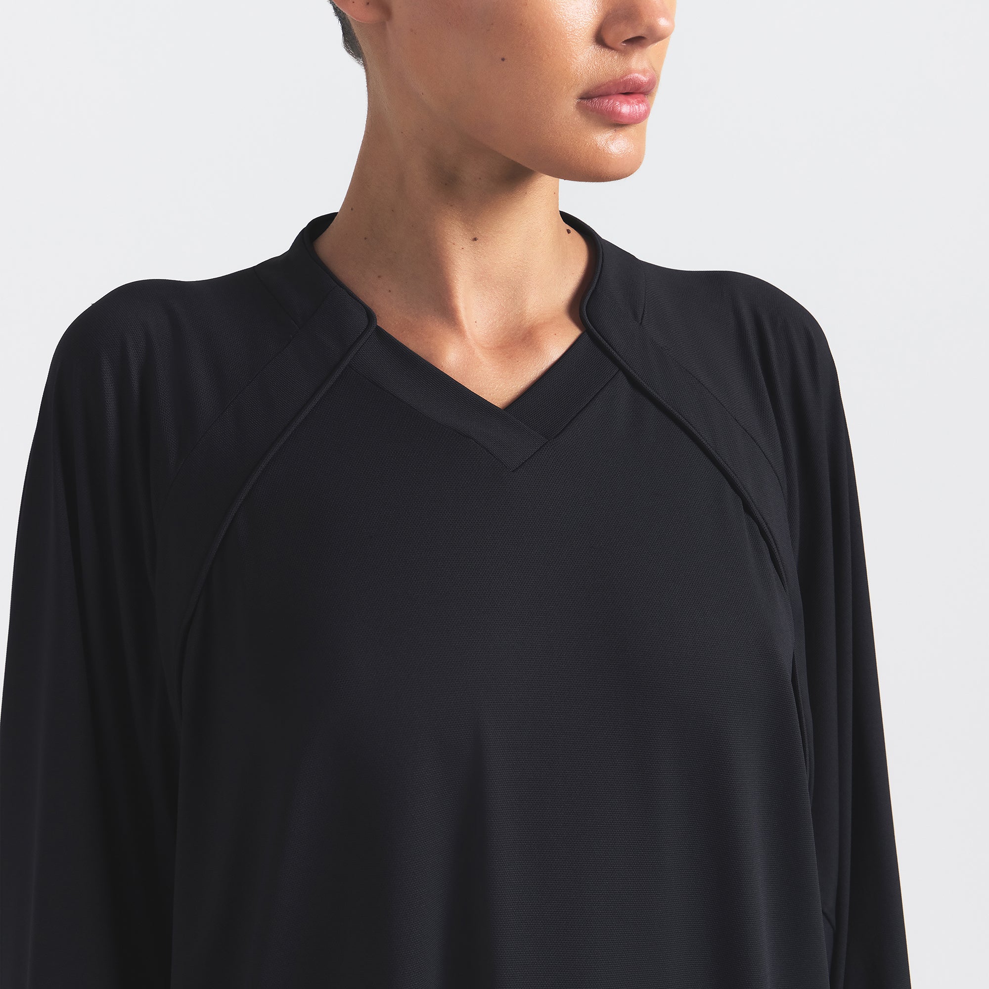 NikeSKIMS AIRY V-NECK OVERSIZED LONG SLEEVE TOP | OBSIDIAN - Image 3