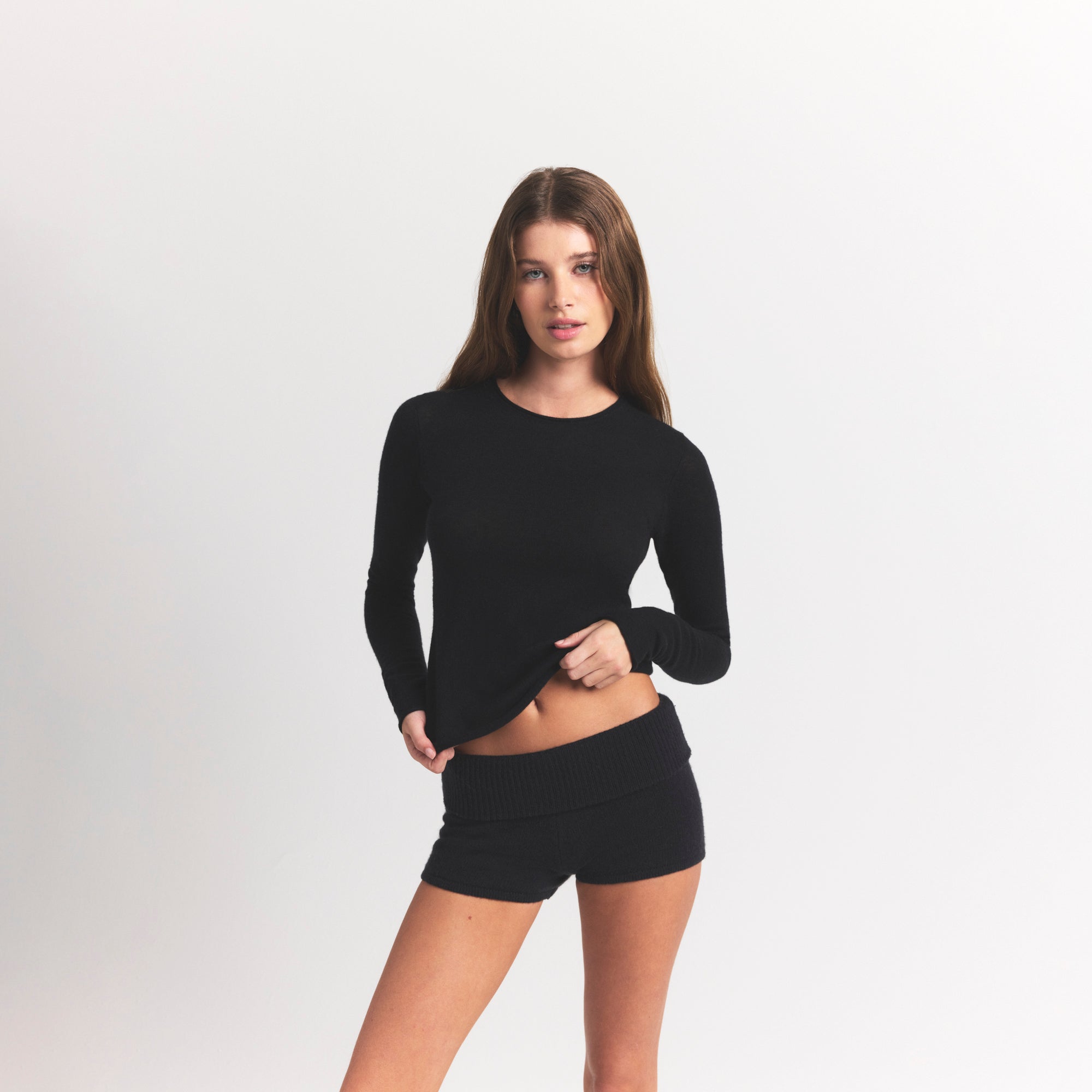 FEATHERWEIGHT CASHMERE LONG SLEEVE TOP | ONYX - Image 3