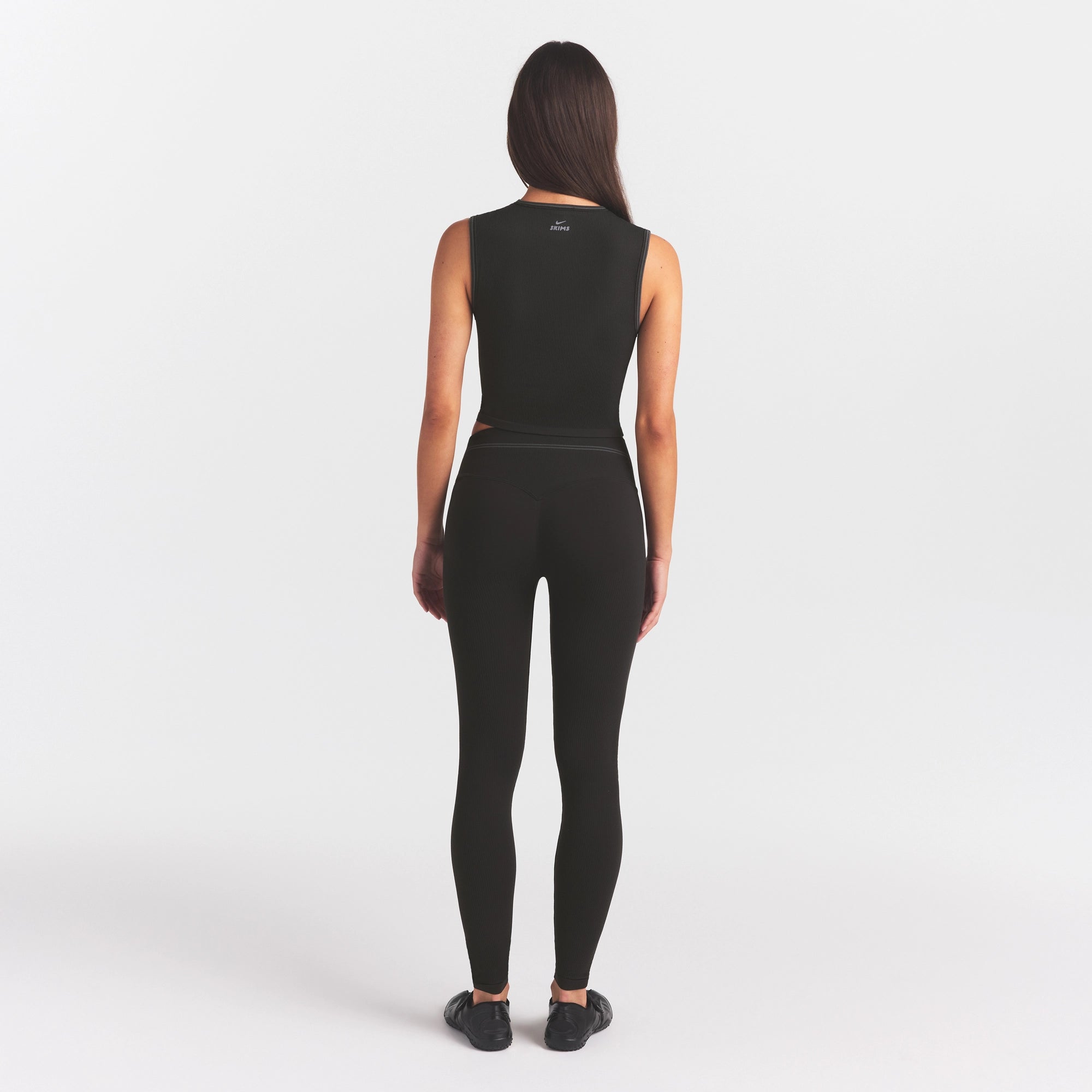 NikeSKIMS RIBBED SEAMLESS 26 LEGGING | OBSIDIAN - Image 5