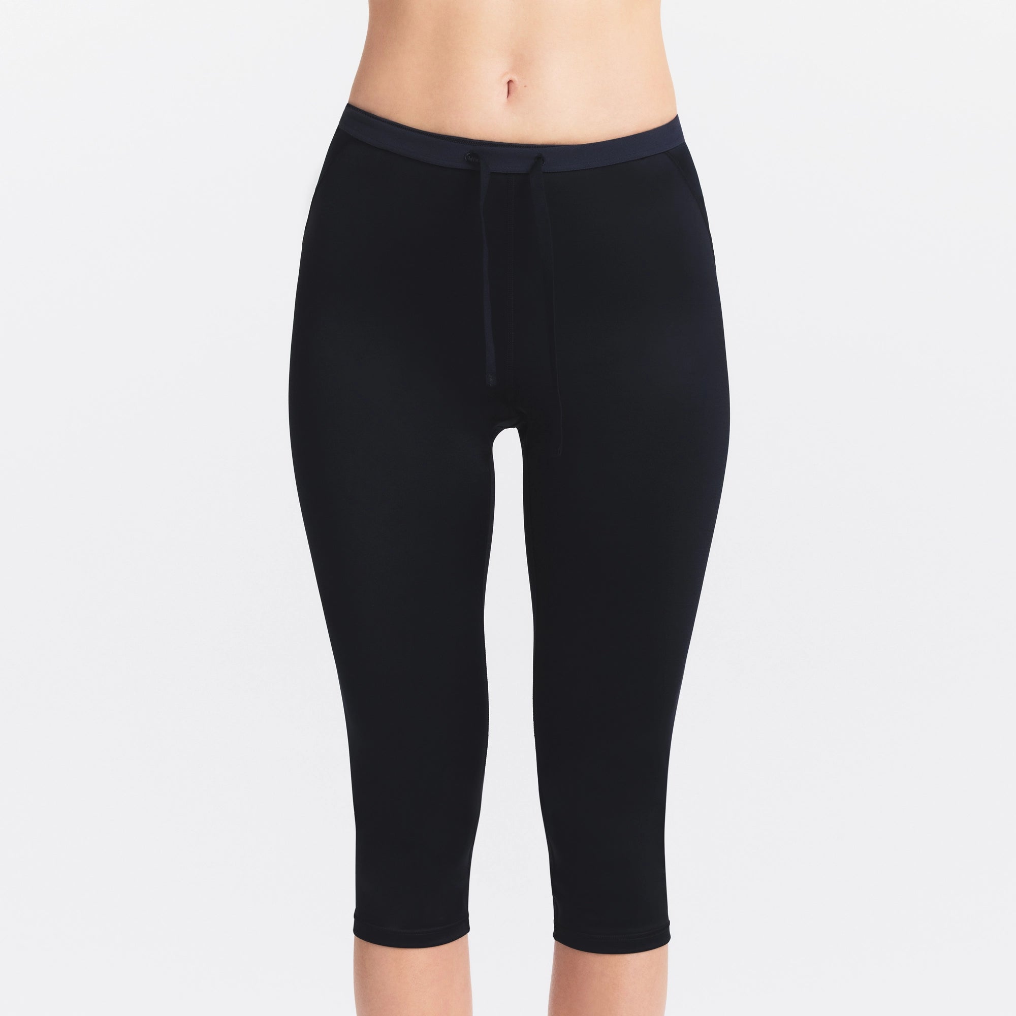 NikeSKIMS SATIN SHINE CAPRI 17 LEGGING | OBSIDIAN - Image 4
