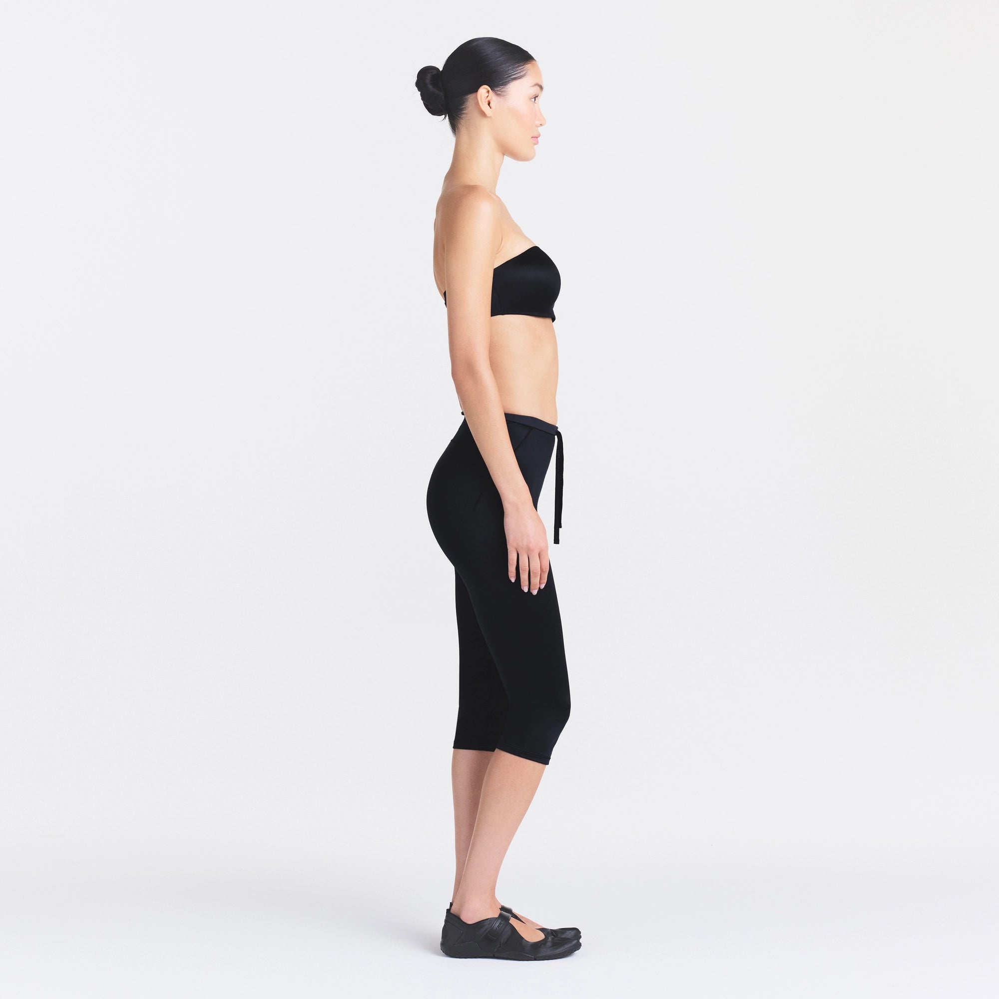 NikeSKIMS SATIN SHINE CAPRI 17 LEGGING | OBSIDIAN - Image 3