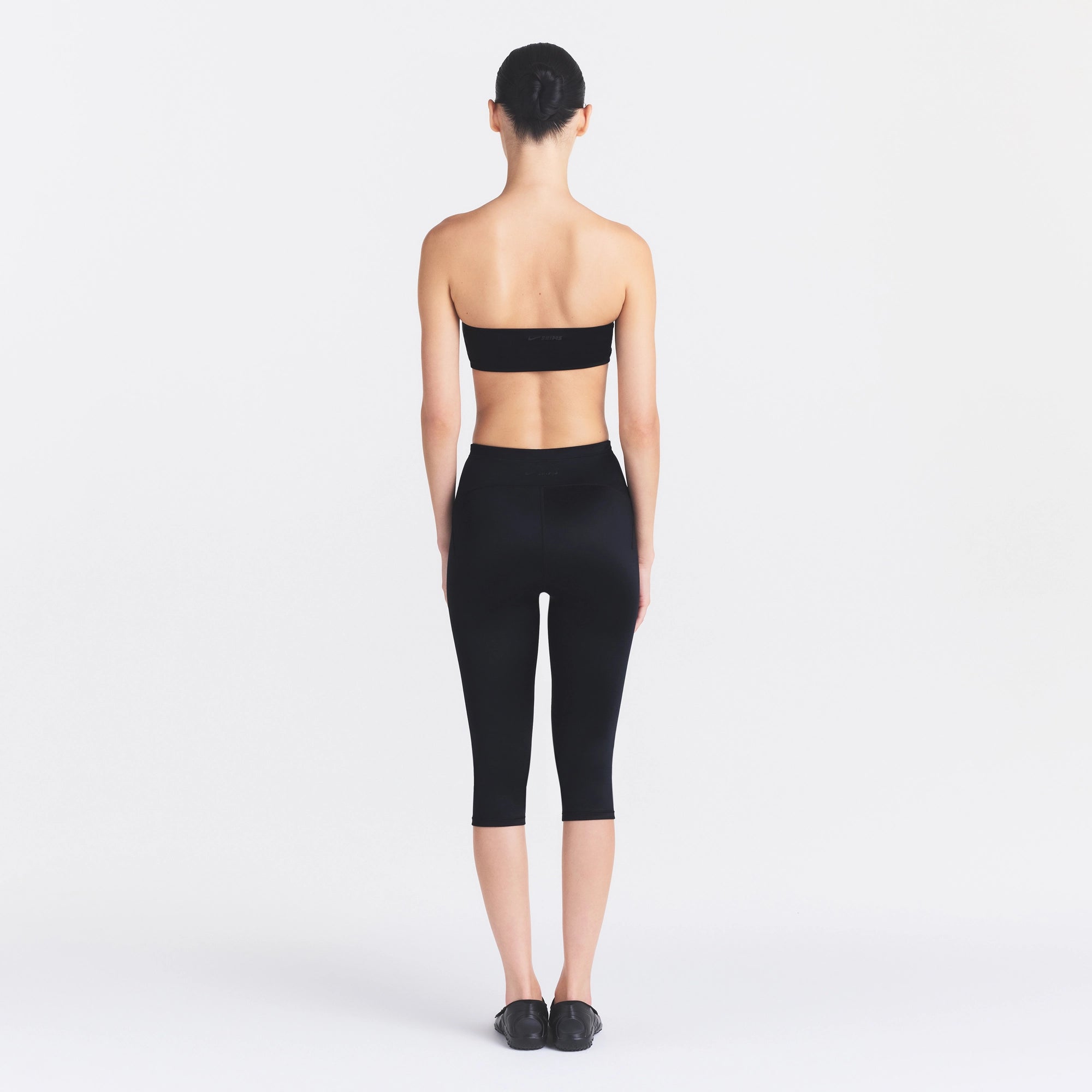 NikeSKIMS SATIN SHINE CAPRI 17 LEGGING | OBSIDIAN - Image 5
