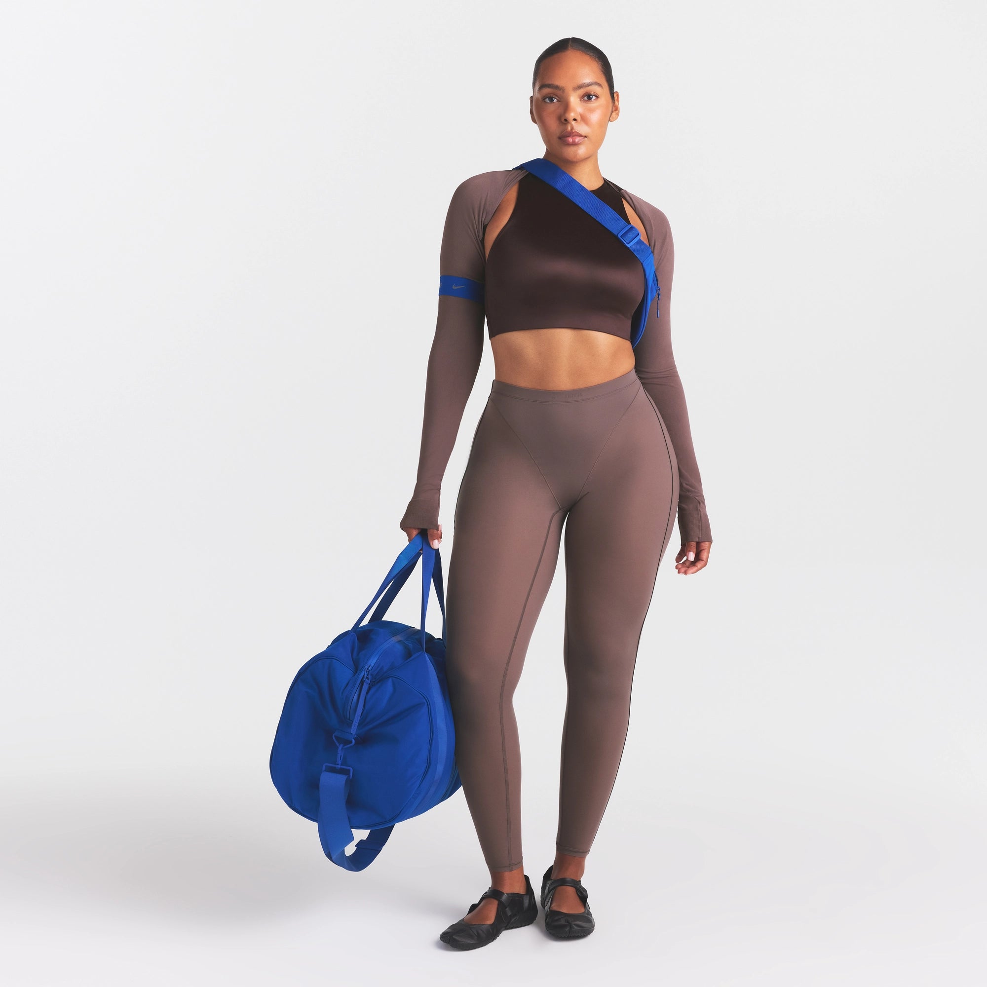 NikeSKIMS WEIGHTLESS LAYERS V-PANEL 28 LEGGING | RESIN - Image 5