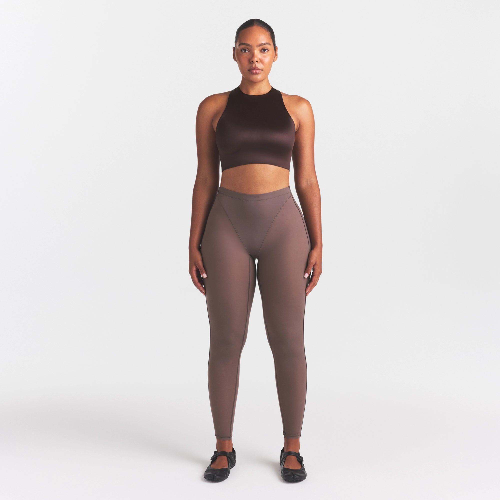 NikeSKIMS WEIGHTLESS LAYERS V-PANEL 28 LEGGING | RESIN - Image 2