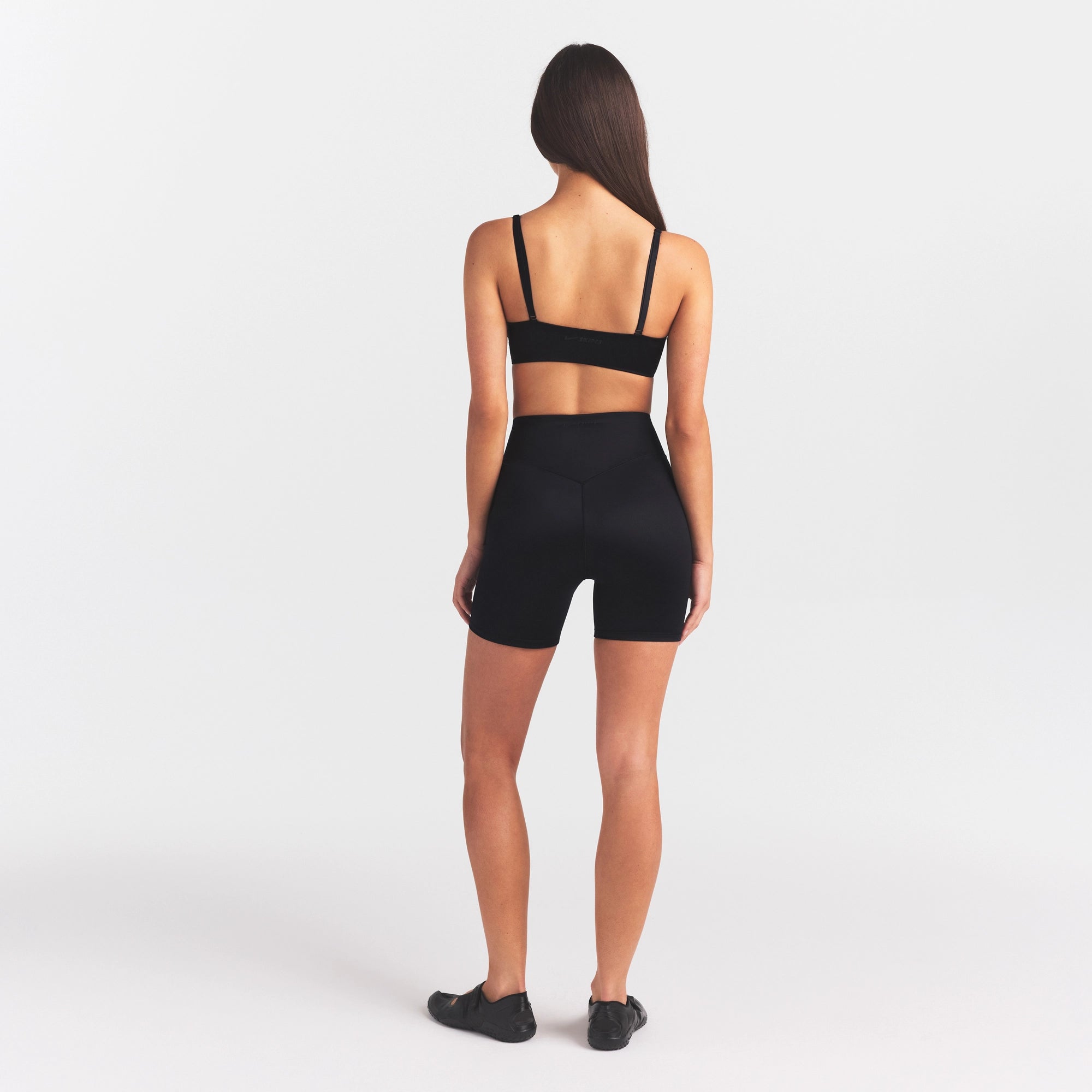 NikeSKIMS SATIN SHINE BONDED WAIST 5 BIKER SHORT | OBSIDIAN - Image 5