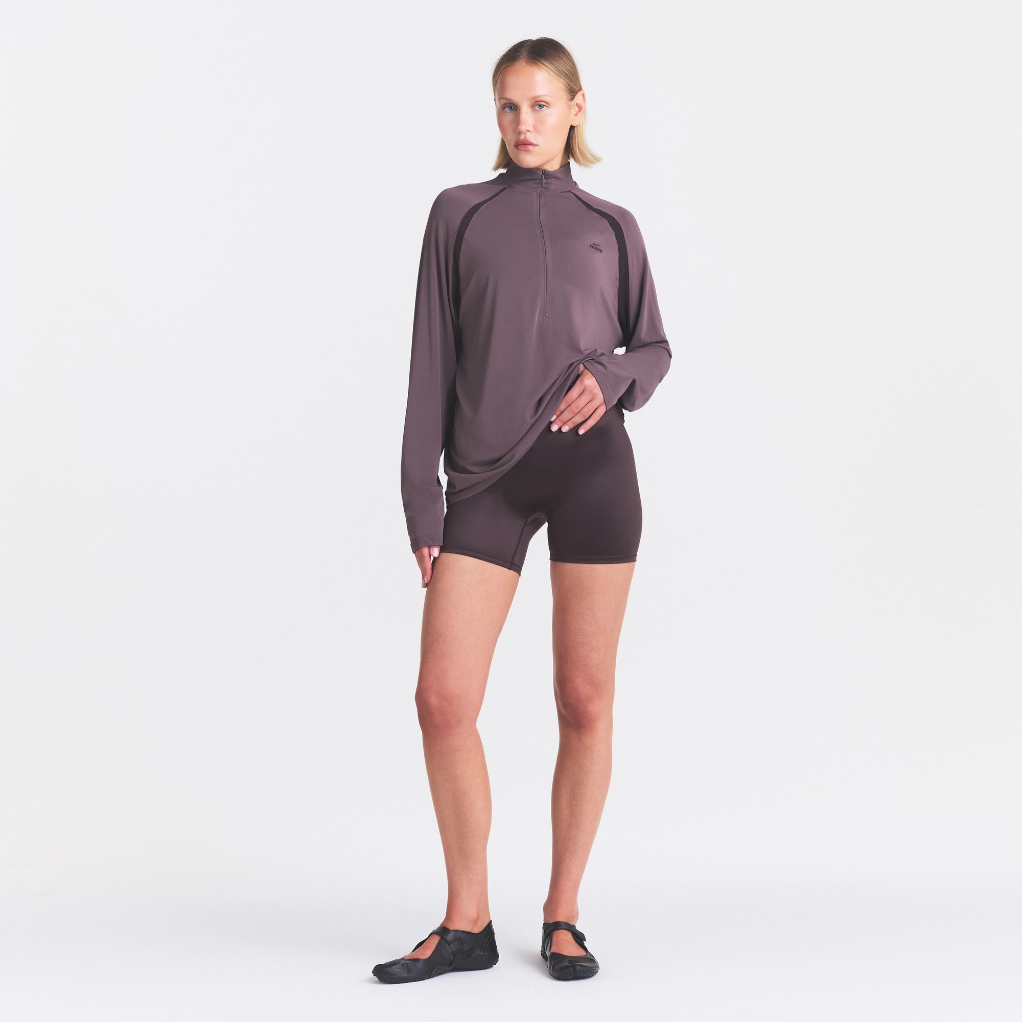 NikeSKIMS SATIN SHINE BONDED WAIST 5 BIKER SHORT | PHOENIX - Image 3