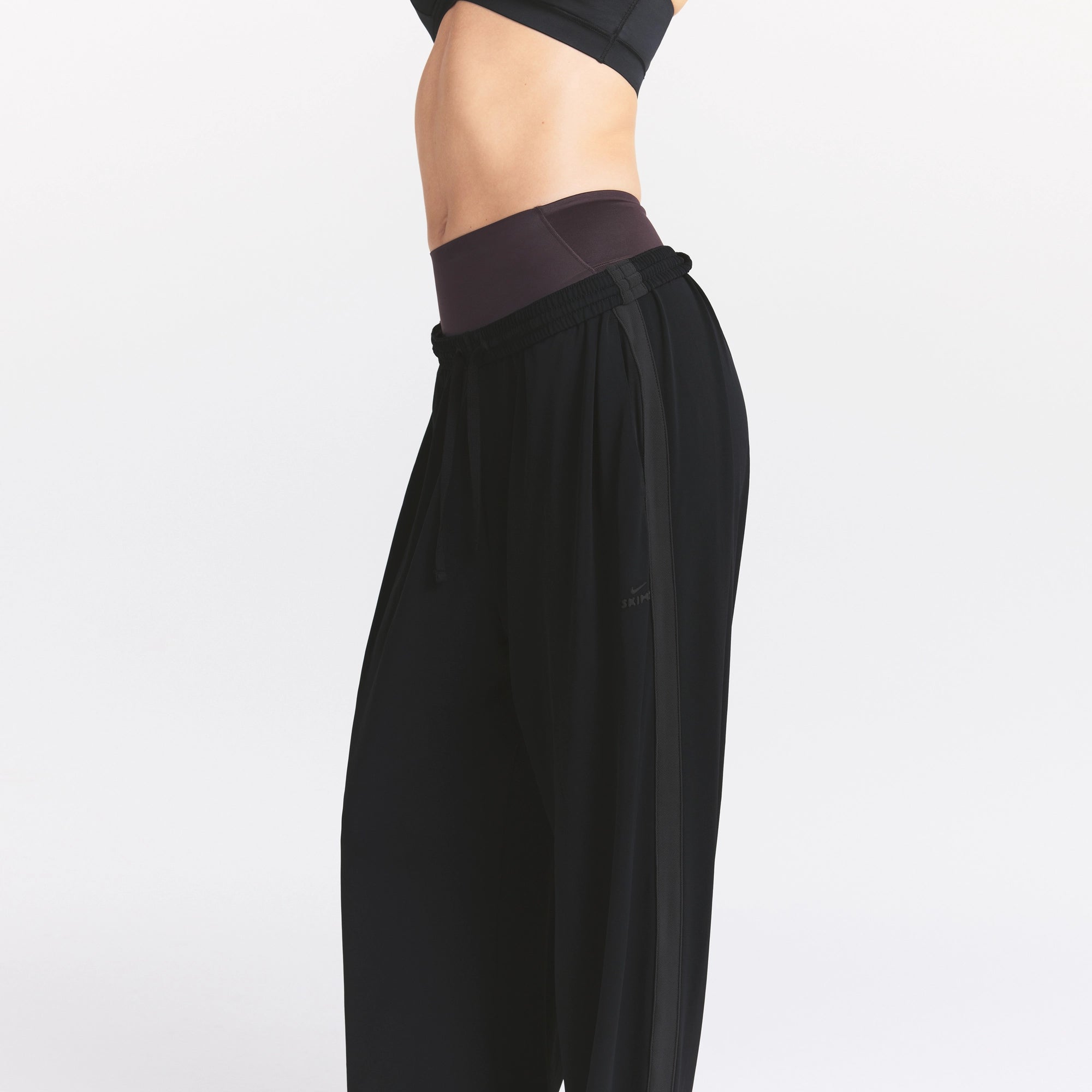 NikeSKIMS STRETCH KNIT WIDE LEG PANT | OBSIDIAN - Image 3