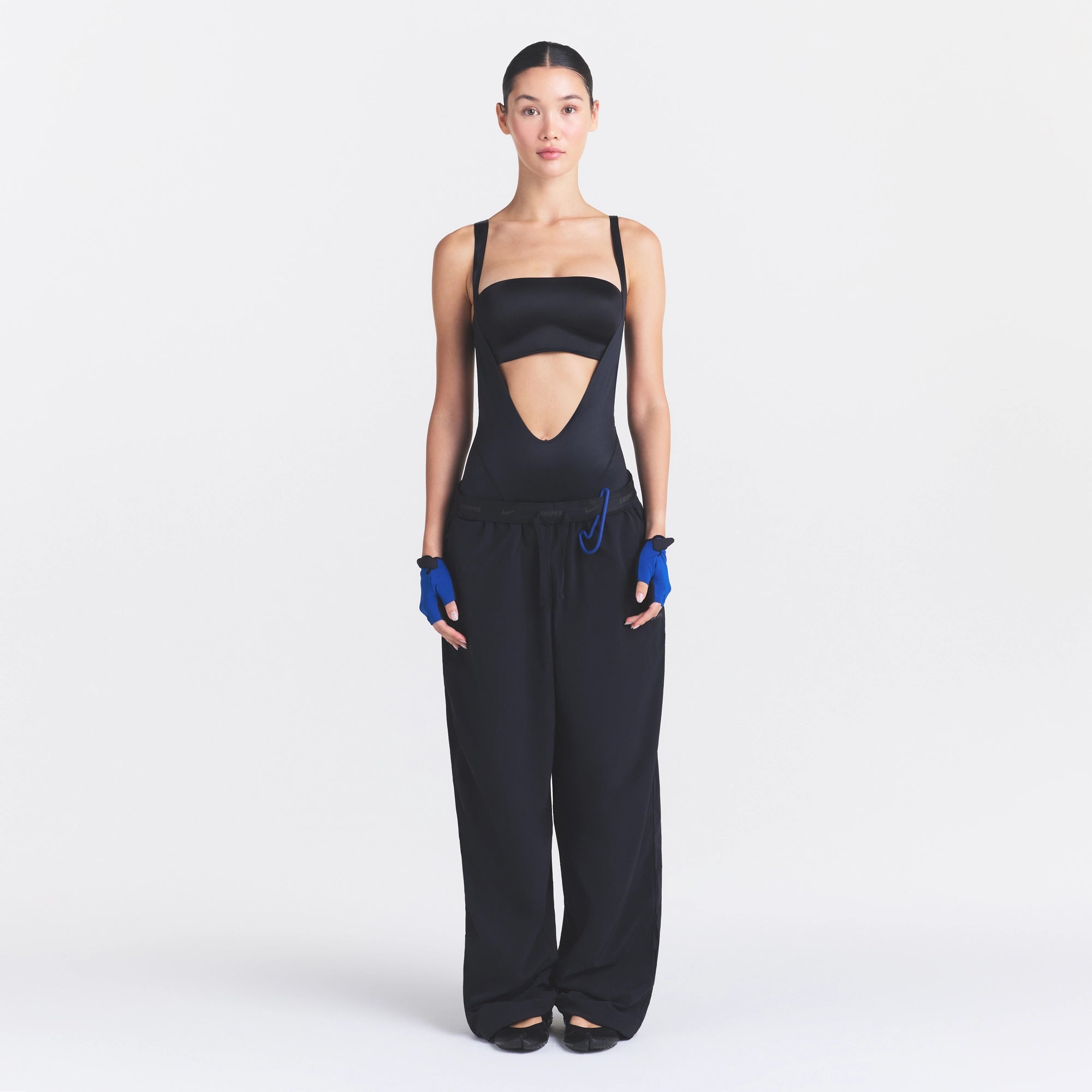 NikeSKIMS STRETCH NYLON OVERSIZED PANT | OBSIDIAN - Image 2