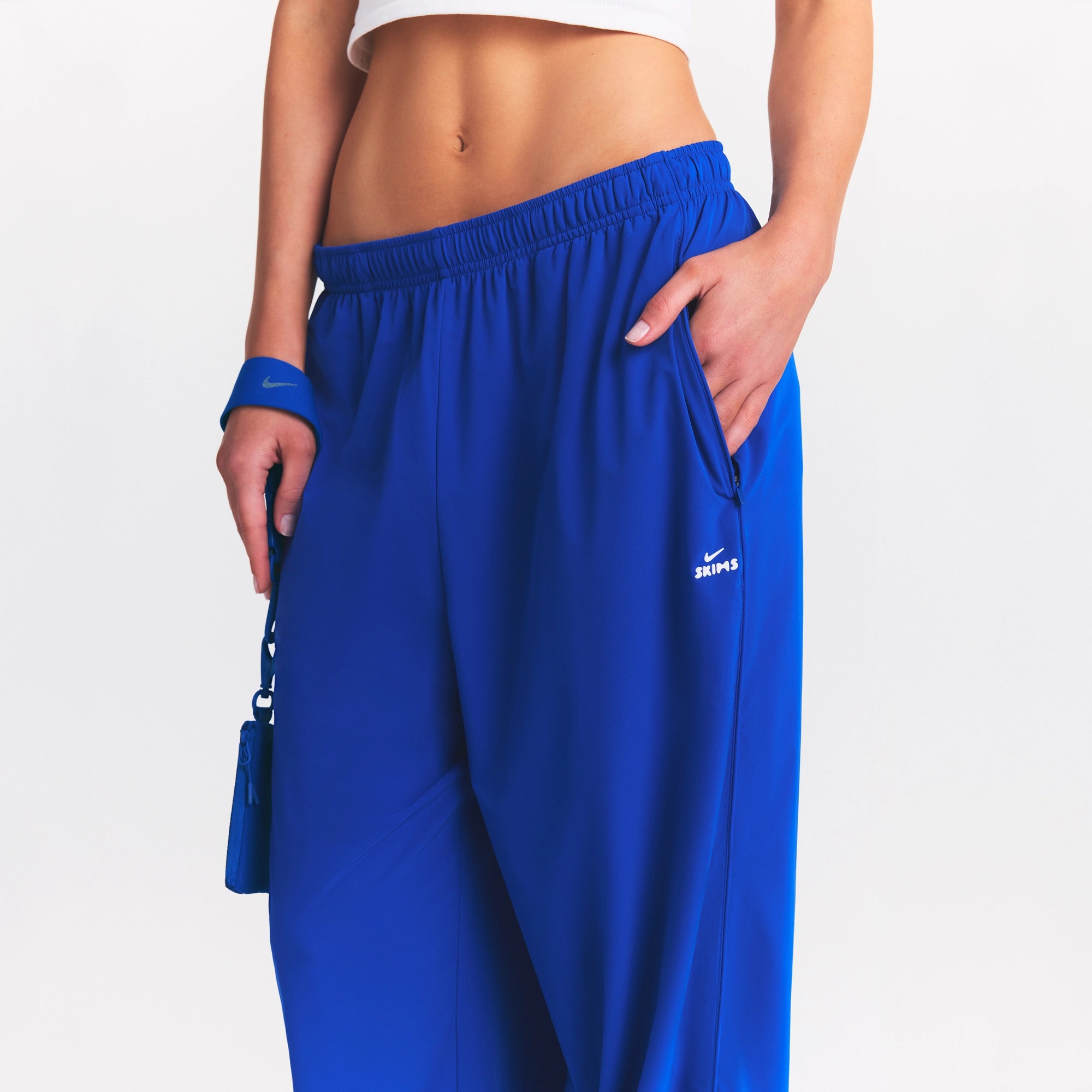 NikeSKIMS STRETCH NYLON OVERSIZED PANT | COBALT - Image 3