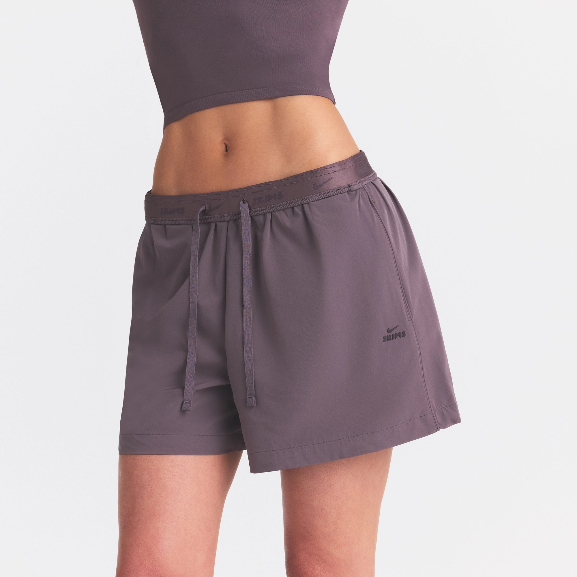 NikeSKIMS STRETCH NYLON 5 TRACK SHORT | RESIN - Image 3