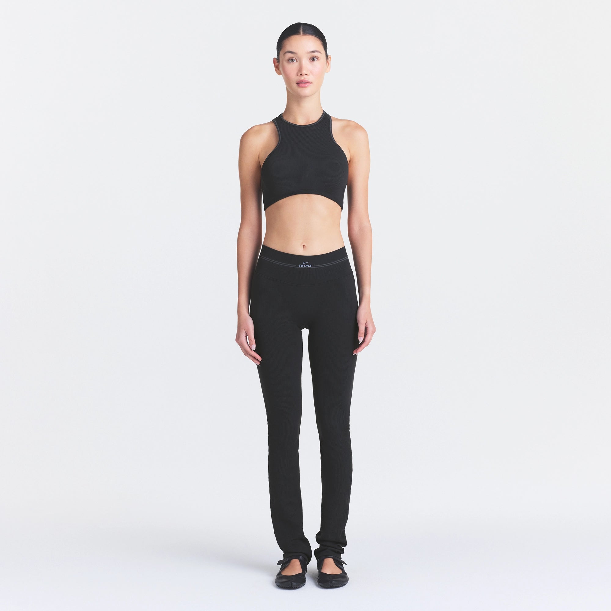 NikeSKIMS RIBBED SEAMLESS RACER FRONT BRA | OBSIDIAN - Image 3