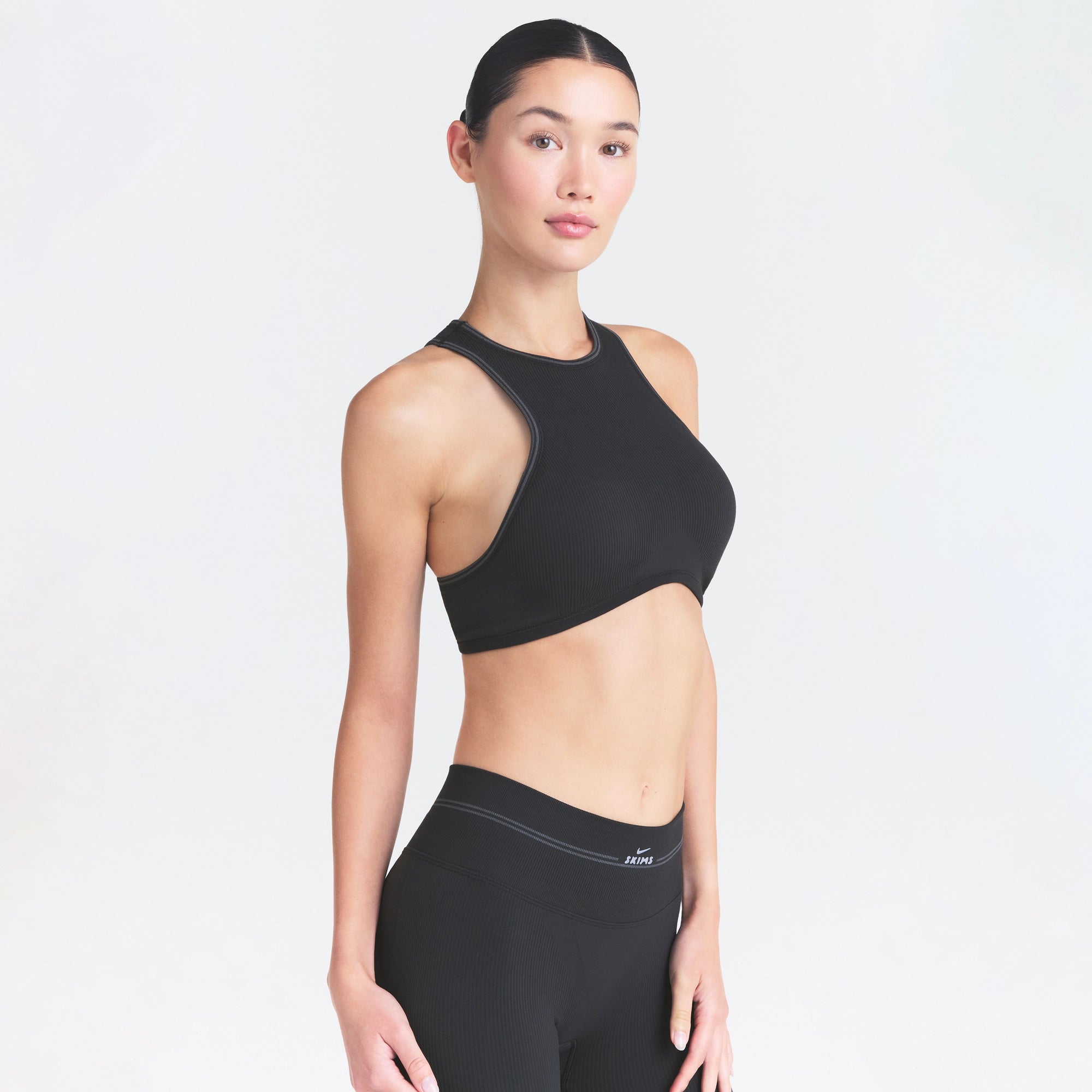 NikeSKIMS RIBBED SEAMLESS RACER FRONT BRA | OBSIDIAN - Image 2