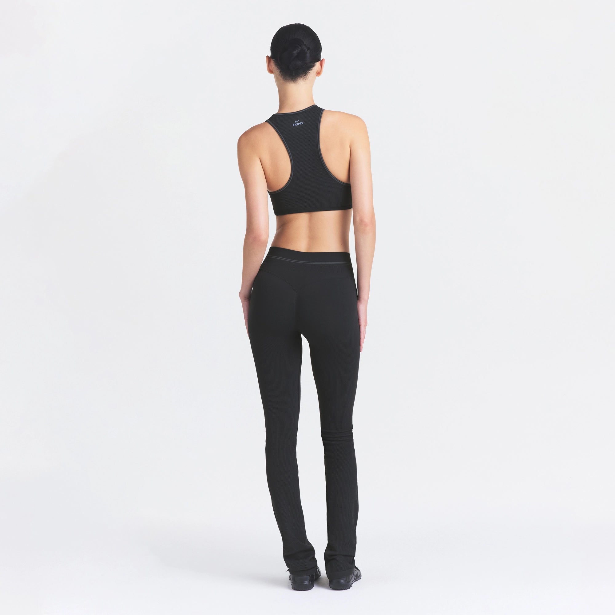 NikeSKIMS RIBBED SEAMLESS RACER FRONT BRA | OBSIDIAN - Image 5
