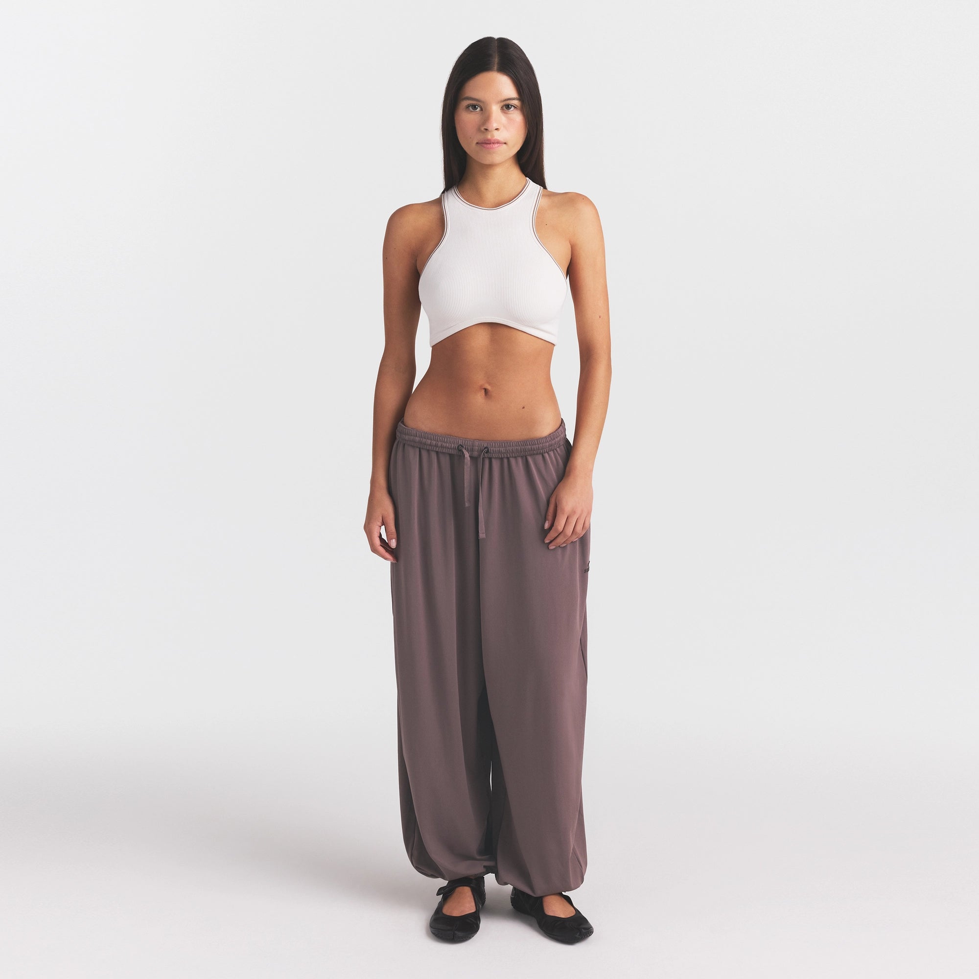 NikeSKIMS RIBBED SEAMLESS RACER FRONT BRA | IVORY - Image 3