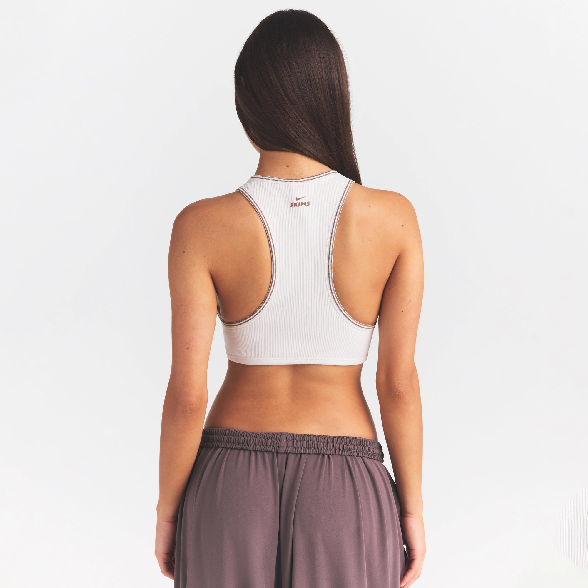 NikeSKIMS RIBBED SEAMLESS RACER FRONT BRA | IVORY - Image 4