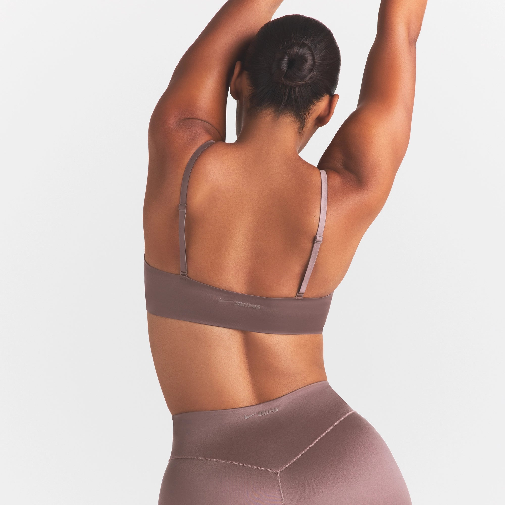 NikeSKIMS SATIN SHINE SCOOP CAMI BRA | RESIN - Image 4