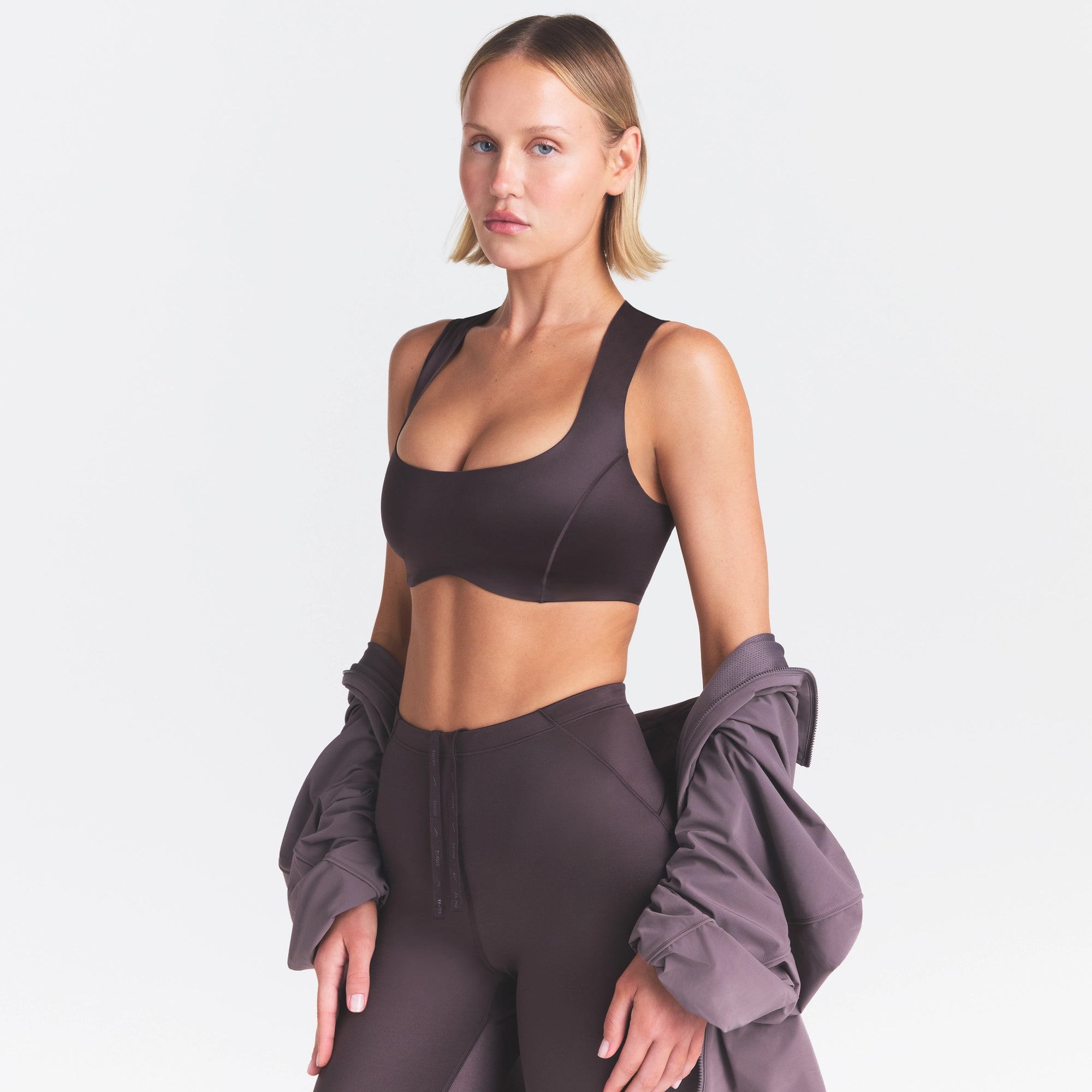 NikeSKIMS SATIN SHINE WIDE SCOOP BRA | PHOENIX - Image 4