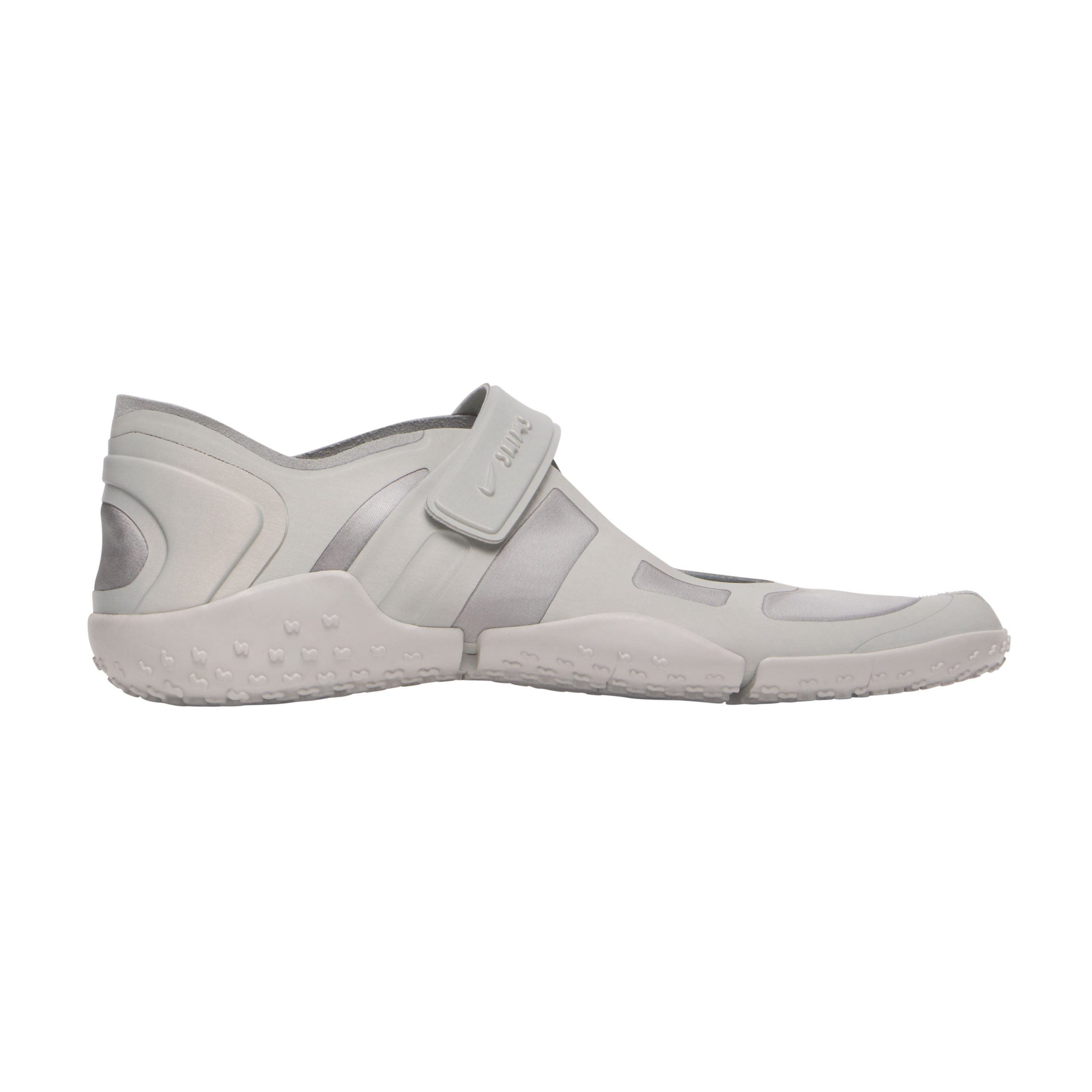 NikeSKIMS FOOTWEAR RIFT SATIN | SILVER - Image 6