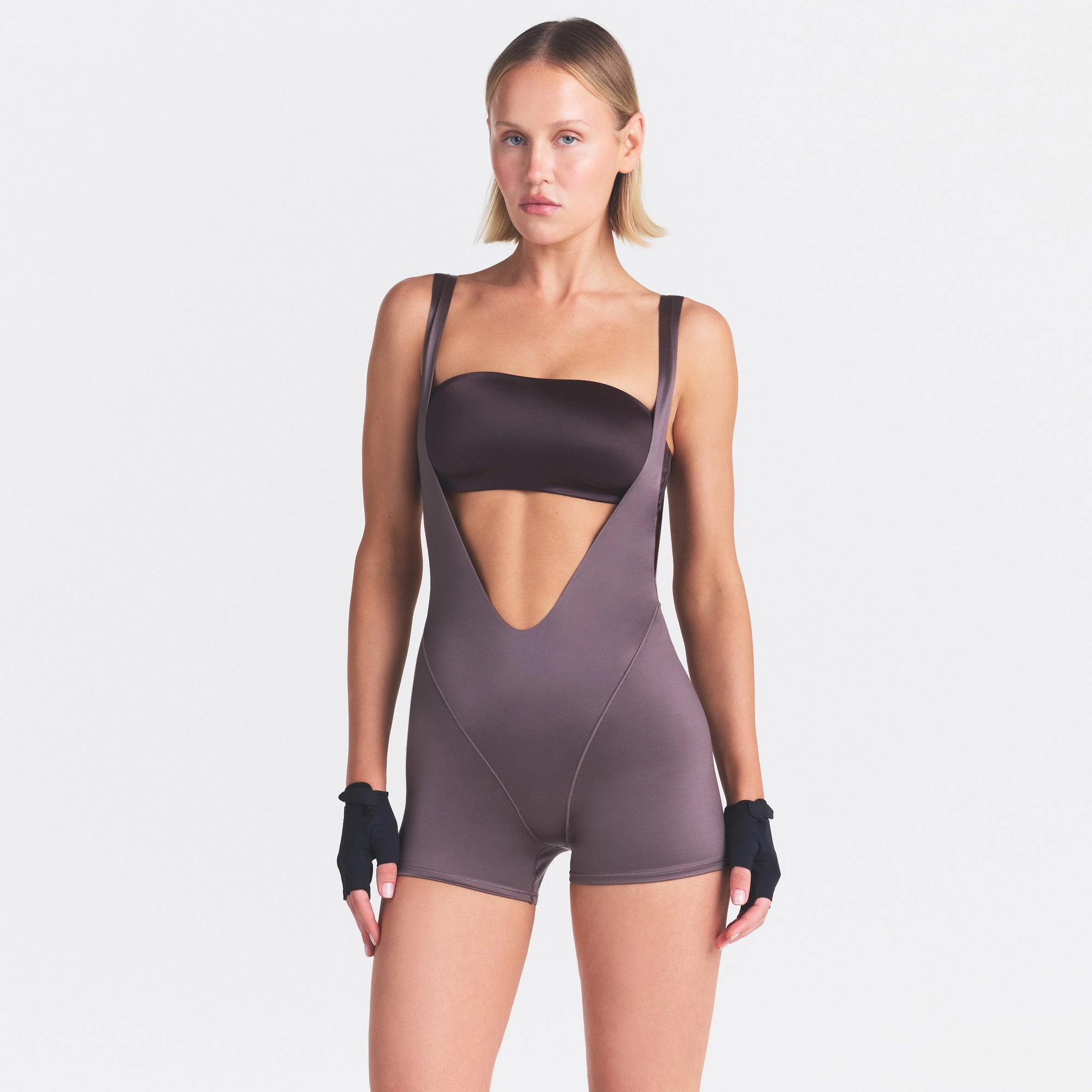NikeSKIMS SATIN SHINE SUSPENDER 2.5 ONE PIECE | RESIN - Image 3