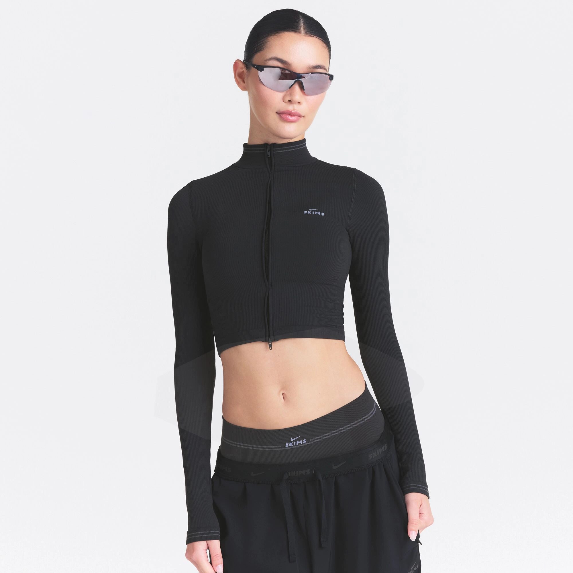 NikeSKIMS RIBBED SEAMLESS ZIP UP CROP JACKET | OBSIDIAN - Image 2