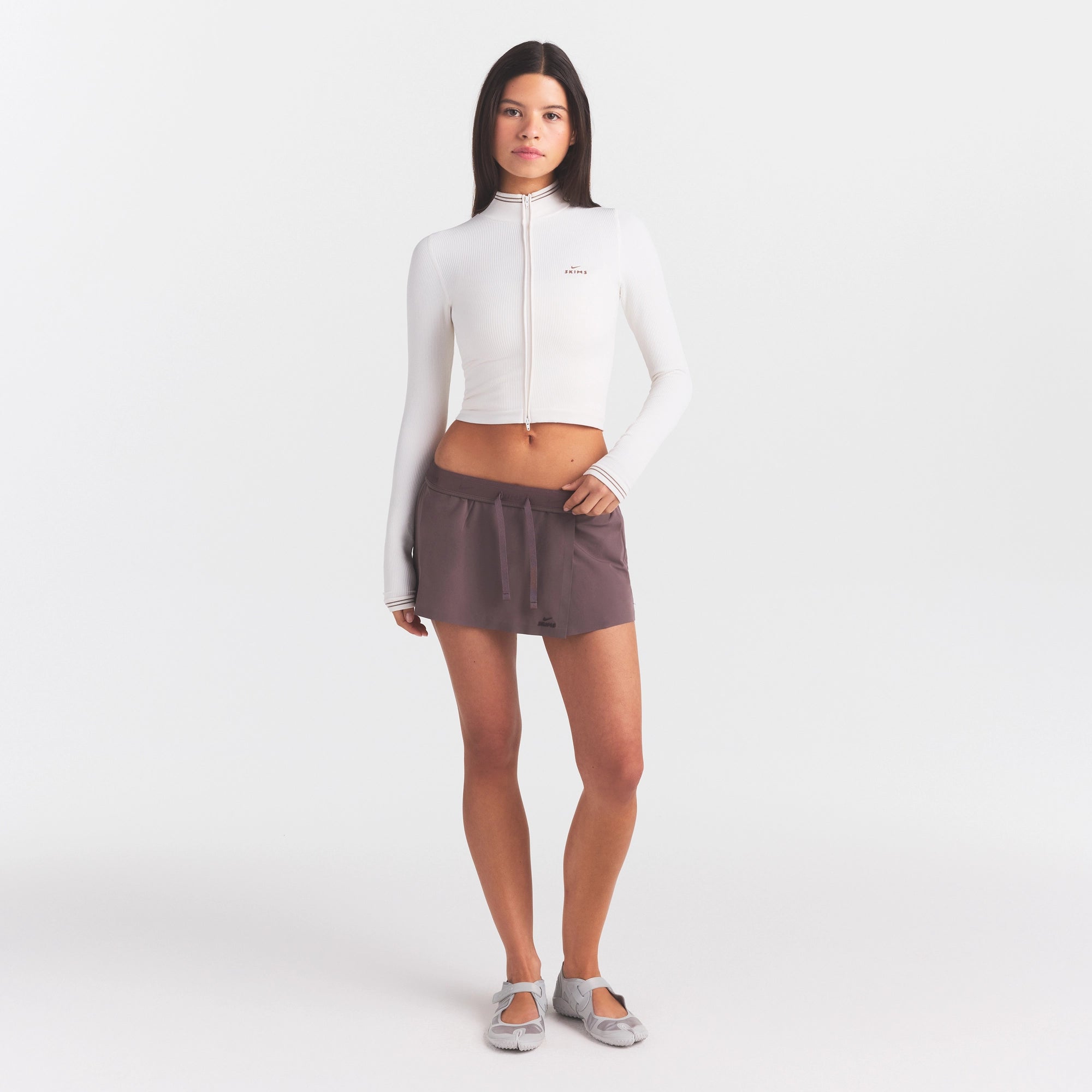 NikeSKIMS RIBBED SEAMLESS ZIP UP CROP JACKET | IVORY - Image 3