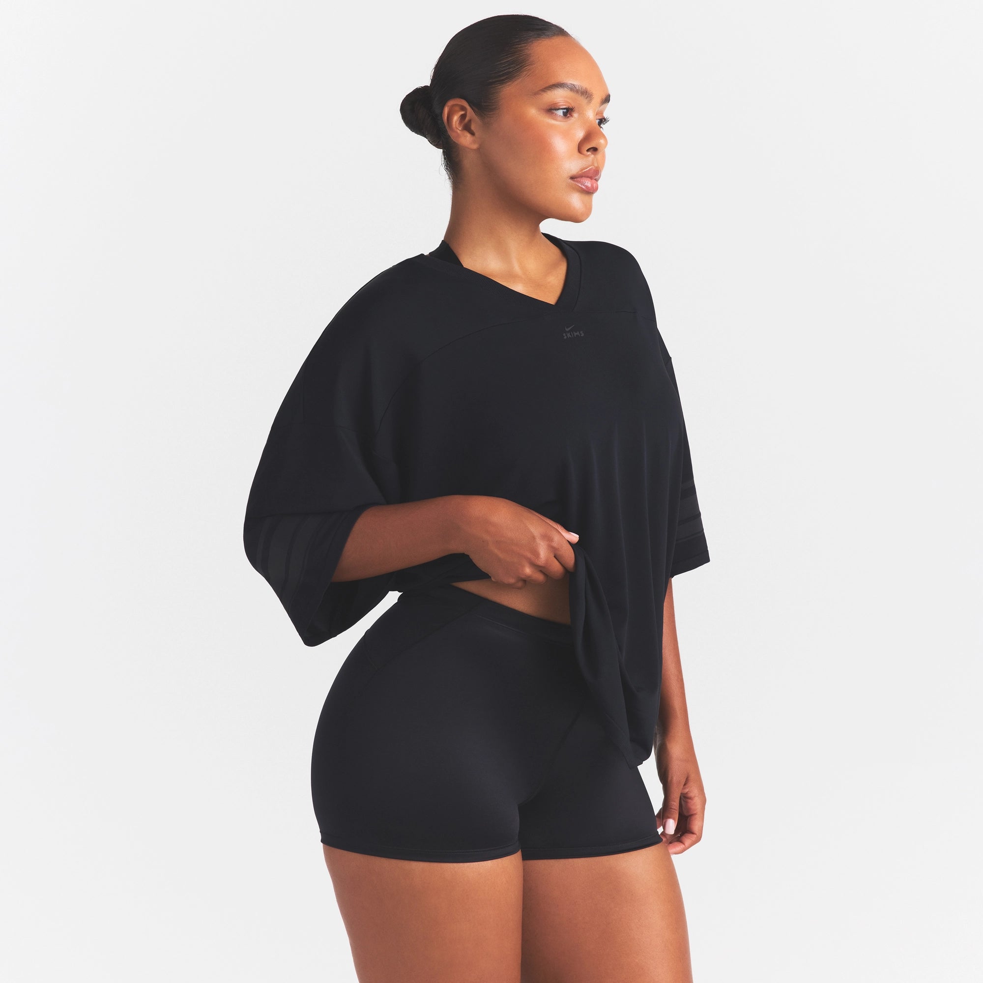 NikeSKIMS STRETCH KNIT OVERSIZED V-NECK TOP | OBSIDIAN - Image 3