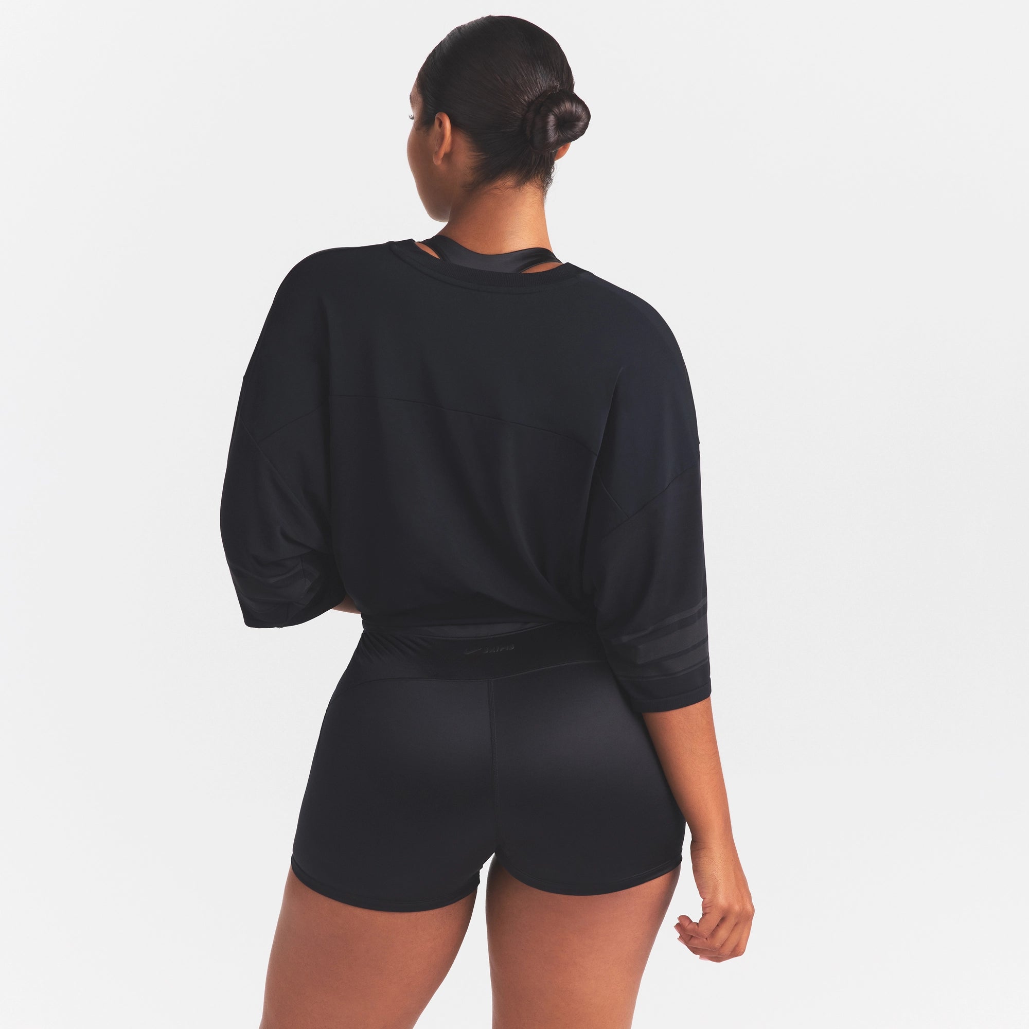 NikeSKIMS STRETCH KNIT OVERSIZED V-NECK TOP | OBSIDIAN - Image 5