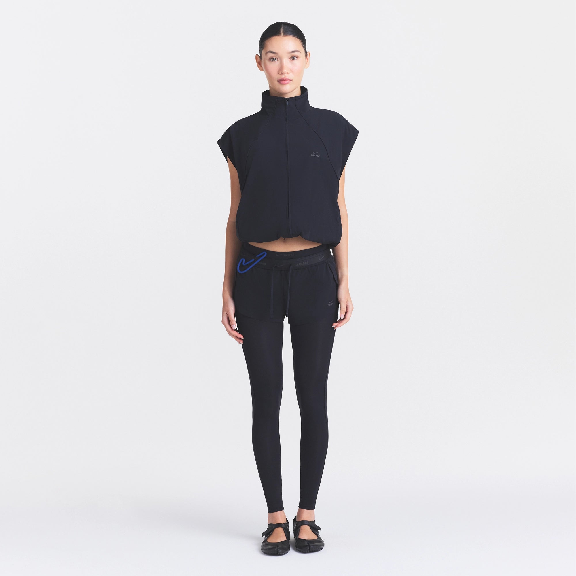 NikeSKIMS STRETCH NYLON OVERSIZED VEST | OBSIDIAN - Image 2