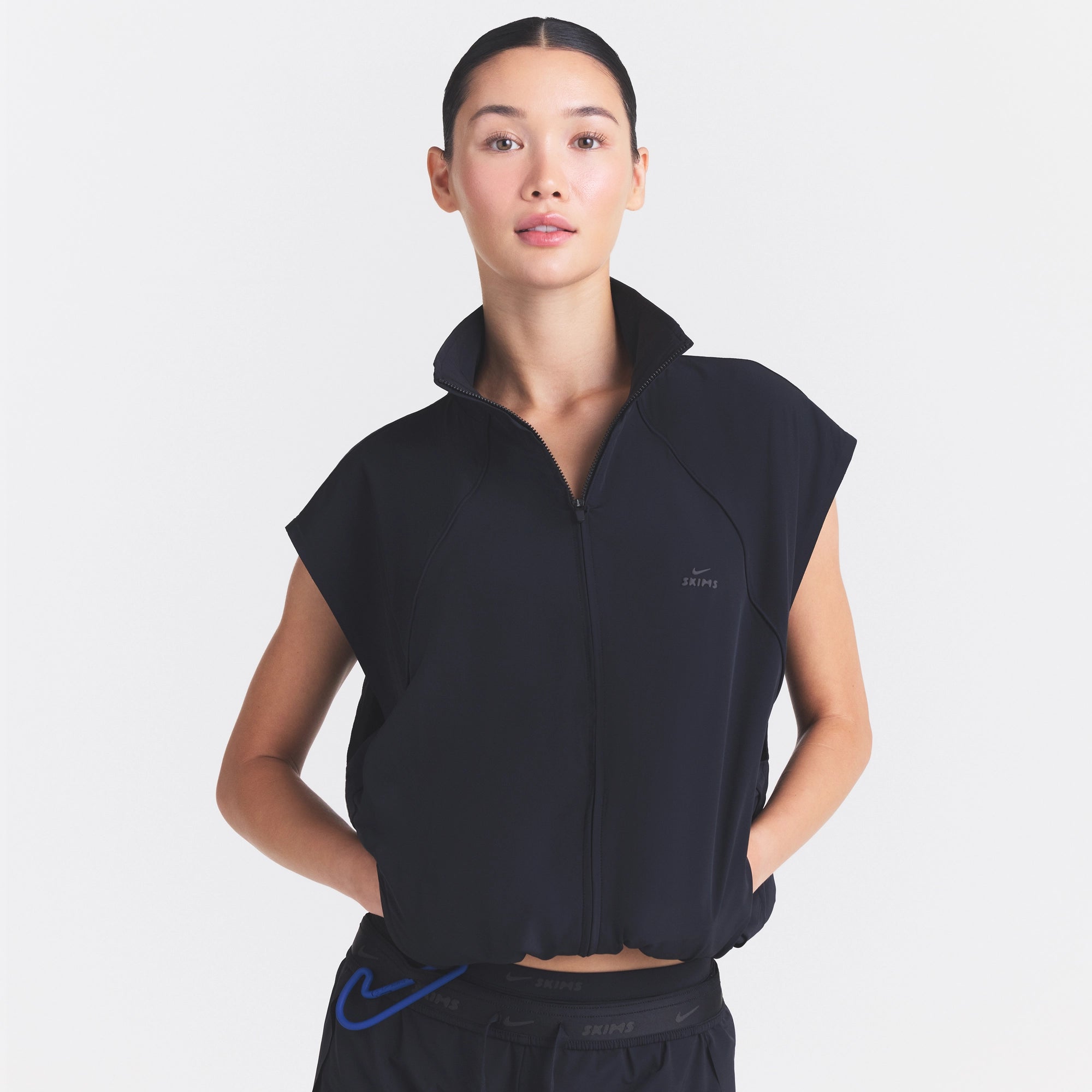 NikeSKIMS STRETCH NYLON OVERSIZED VEST | OBSIDIAN - Image 4