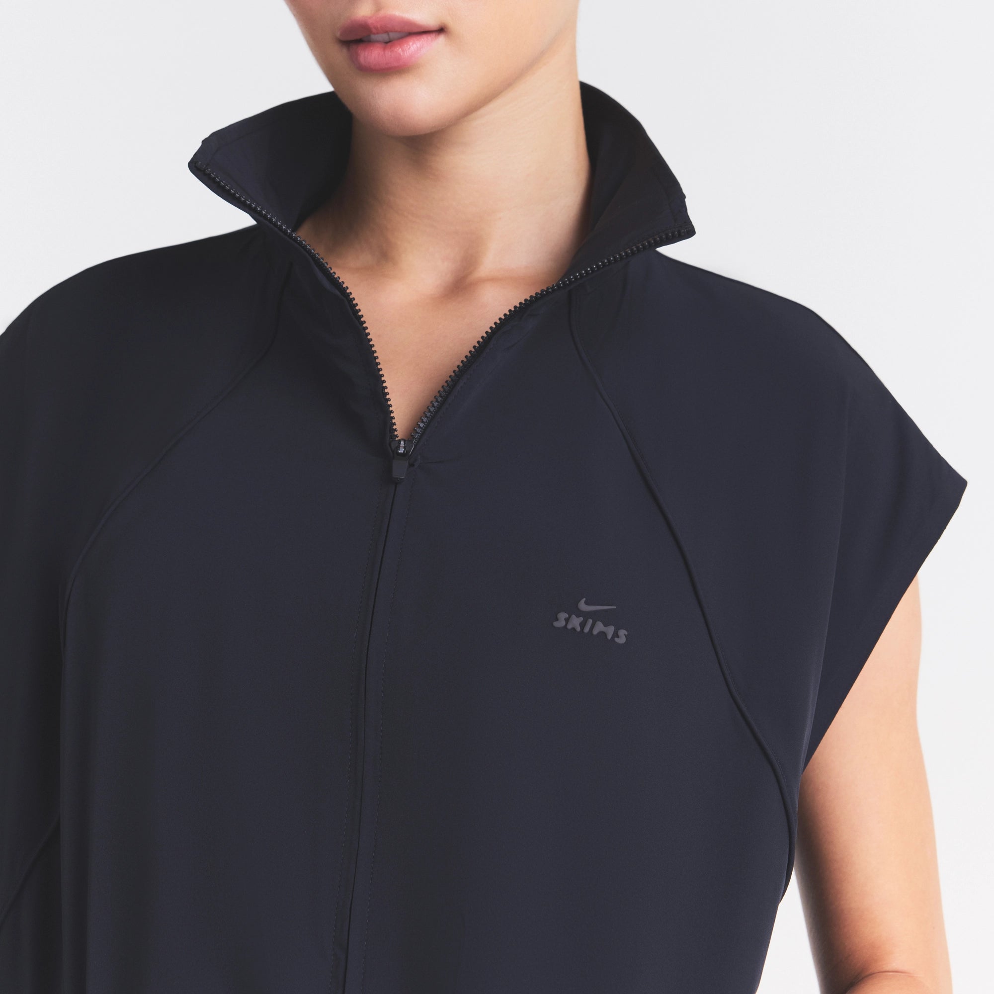 NikeSKIMS STRETCH NYLON OVERSIZED VEST | OBSIDIAN - Image 3