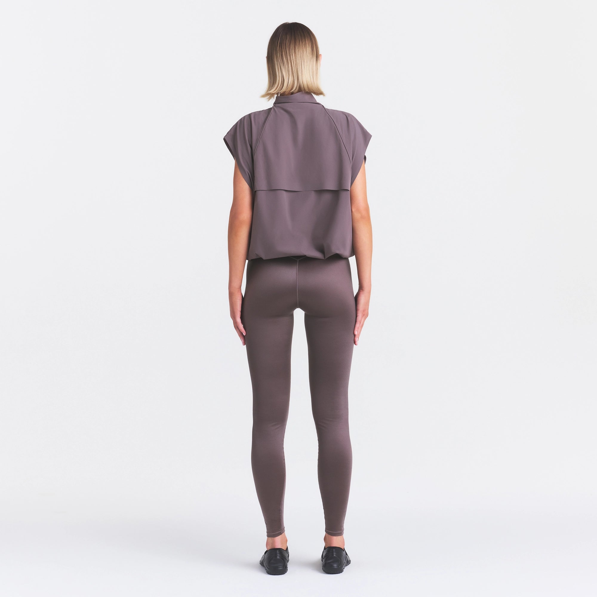 NikeSKIMS STRETCH NYLON OVERSIZED VEST | RESIN - Image 4