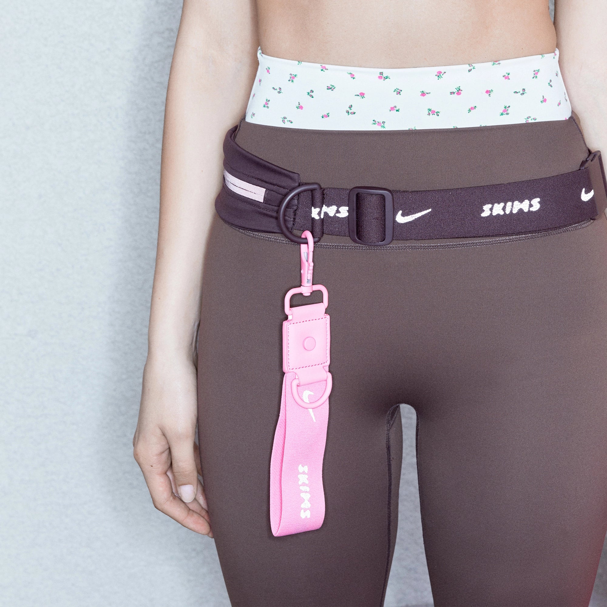 NikeSKIMS ACCESSORIES KEYCHAIN WRISTLET | LIGHT FLAMINGO - Image 3