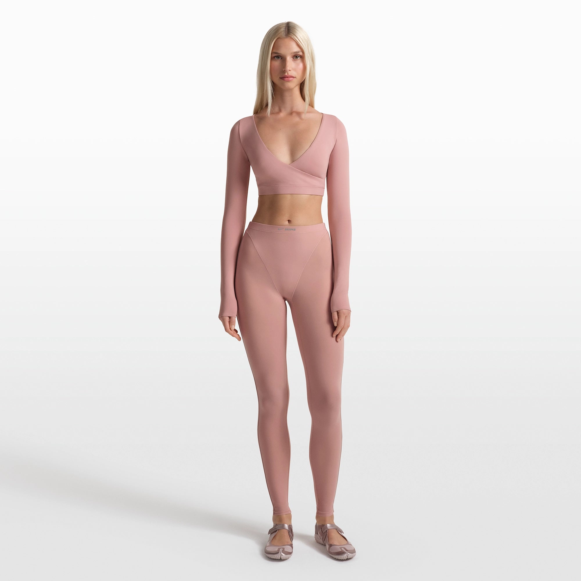 NikeSKIMS WEIGHTLESS LAYERS V-PANEL 28 LEGGING | HIMALAYAN - Image 2