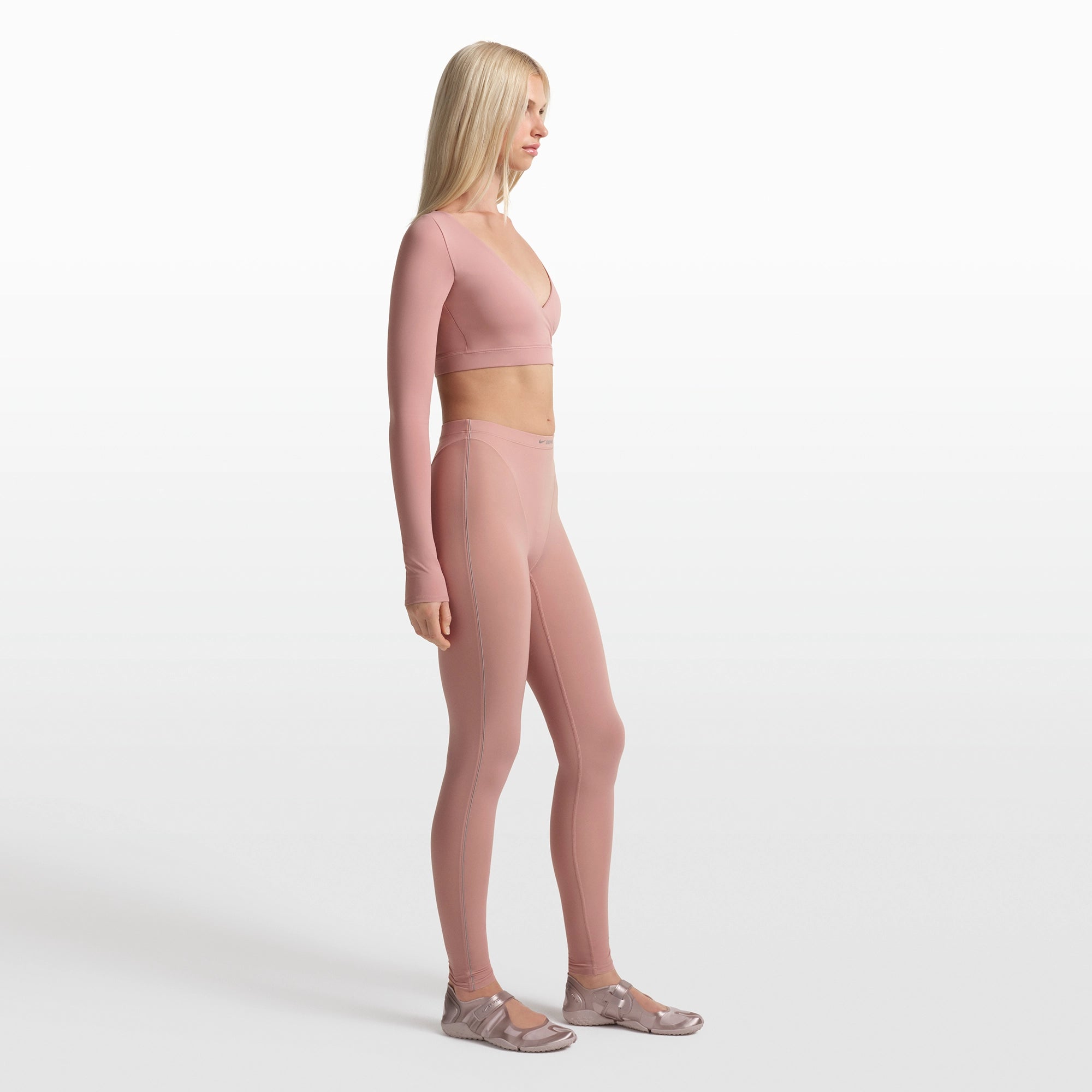 NikeSKIMS WEIGHTLESS LAYERS V-PANEL 28 LEGGING | HIMALAYAN - Image 7