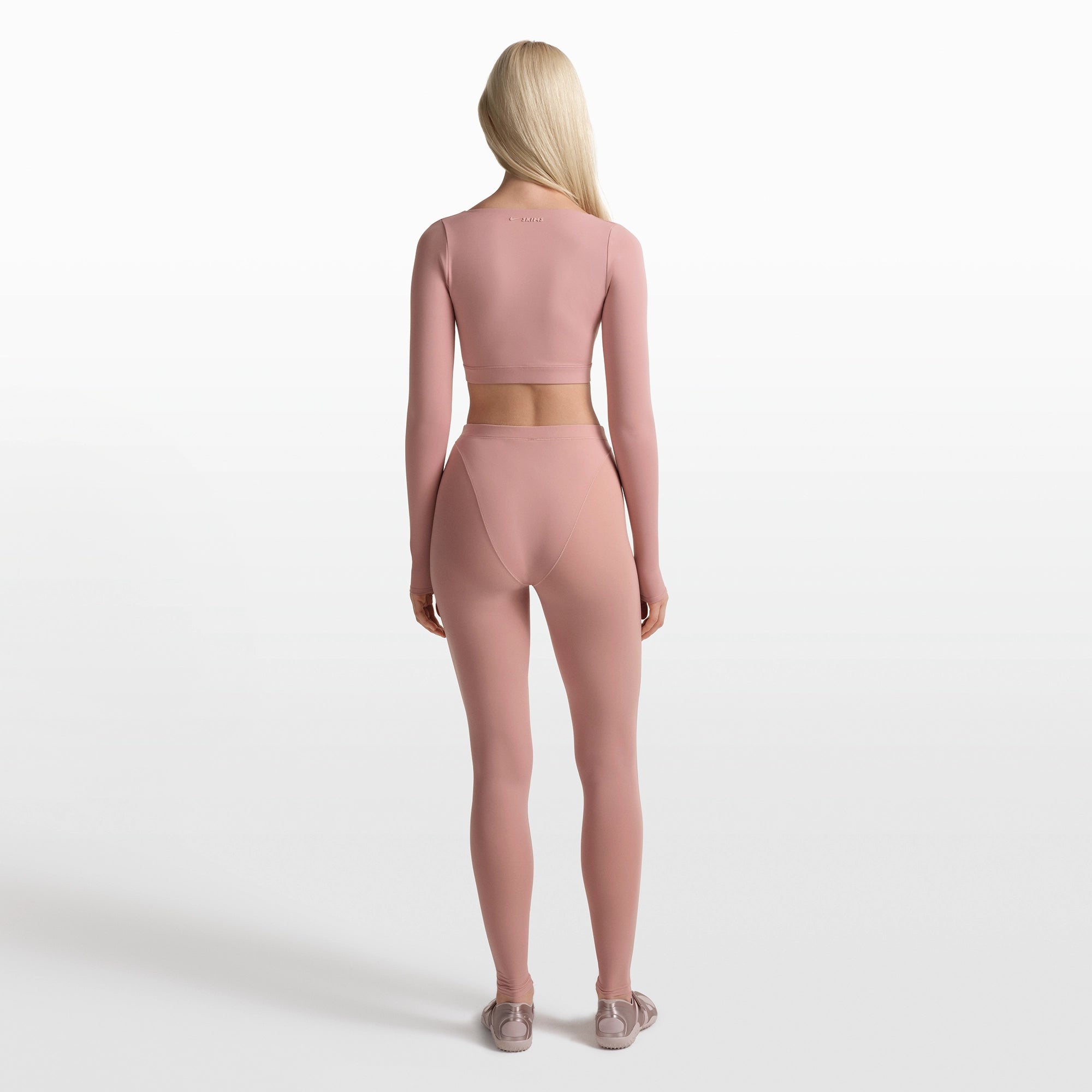 NikeSKIMS WEIGHTLESS LAYERS V-PANEL 28 LEGGING | HIMALAYAN - Image 4