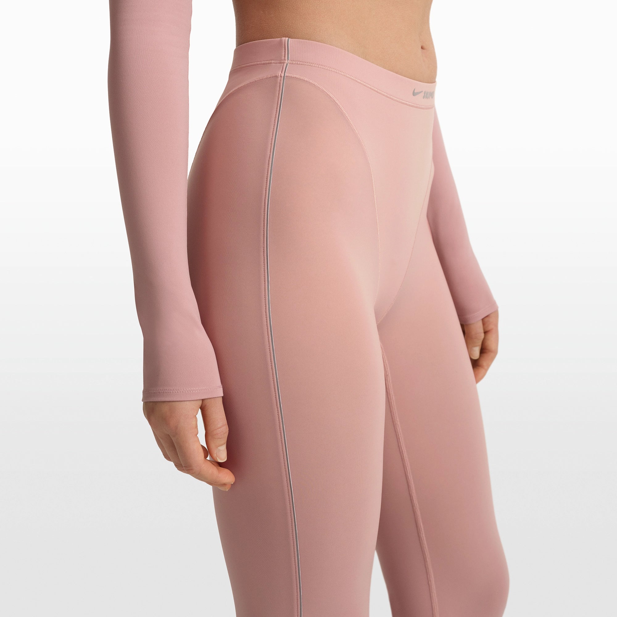 NikeSKIMS WEIGHTLESS LAYERS V-PANEL 28 LEGGING | HIMALAYAN - Image 5