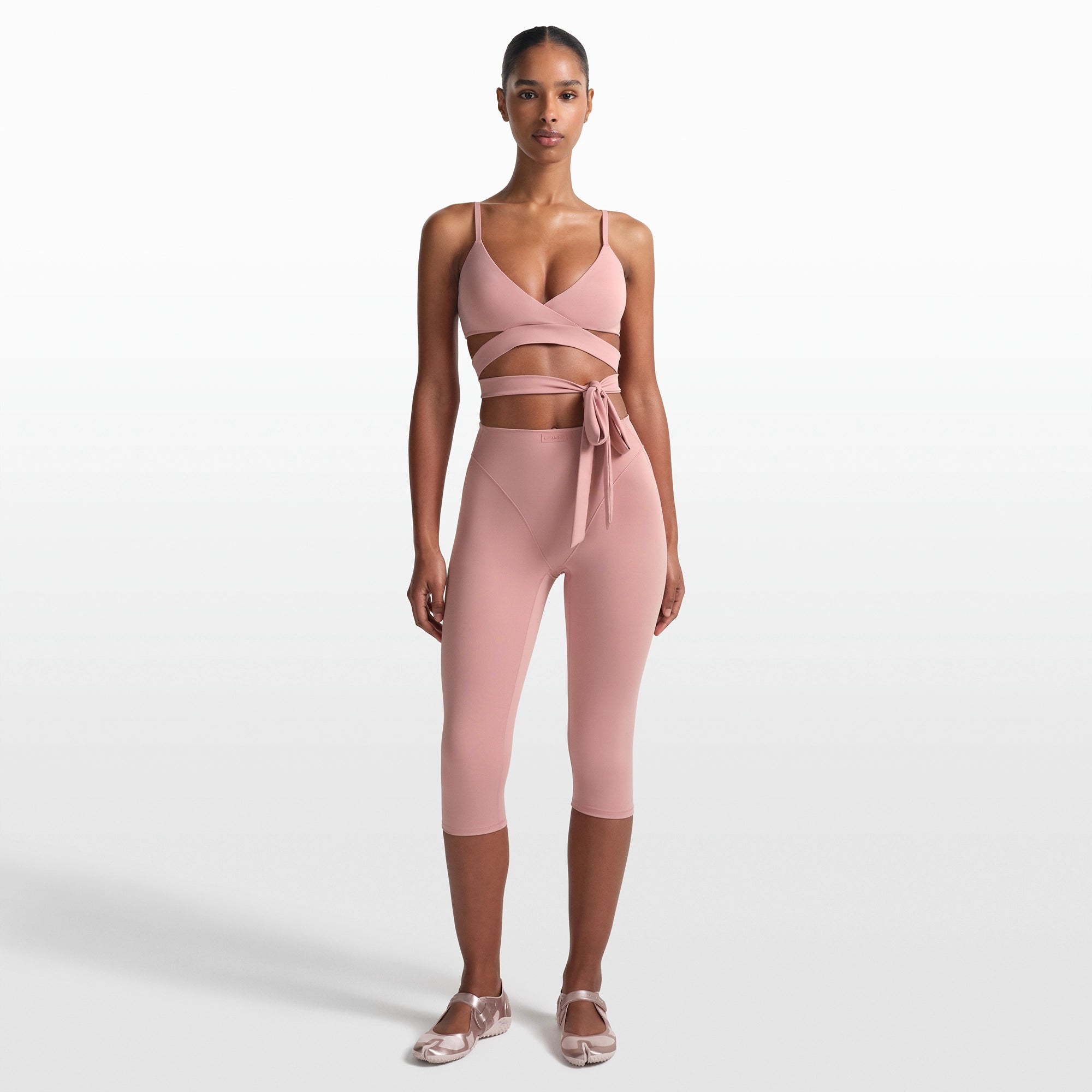 NikeSKIMS MATTE 17 V-LINE CAPRI LEGGING | HIMALAYAN - Image 2