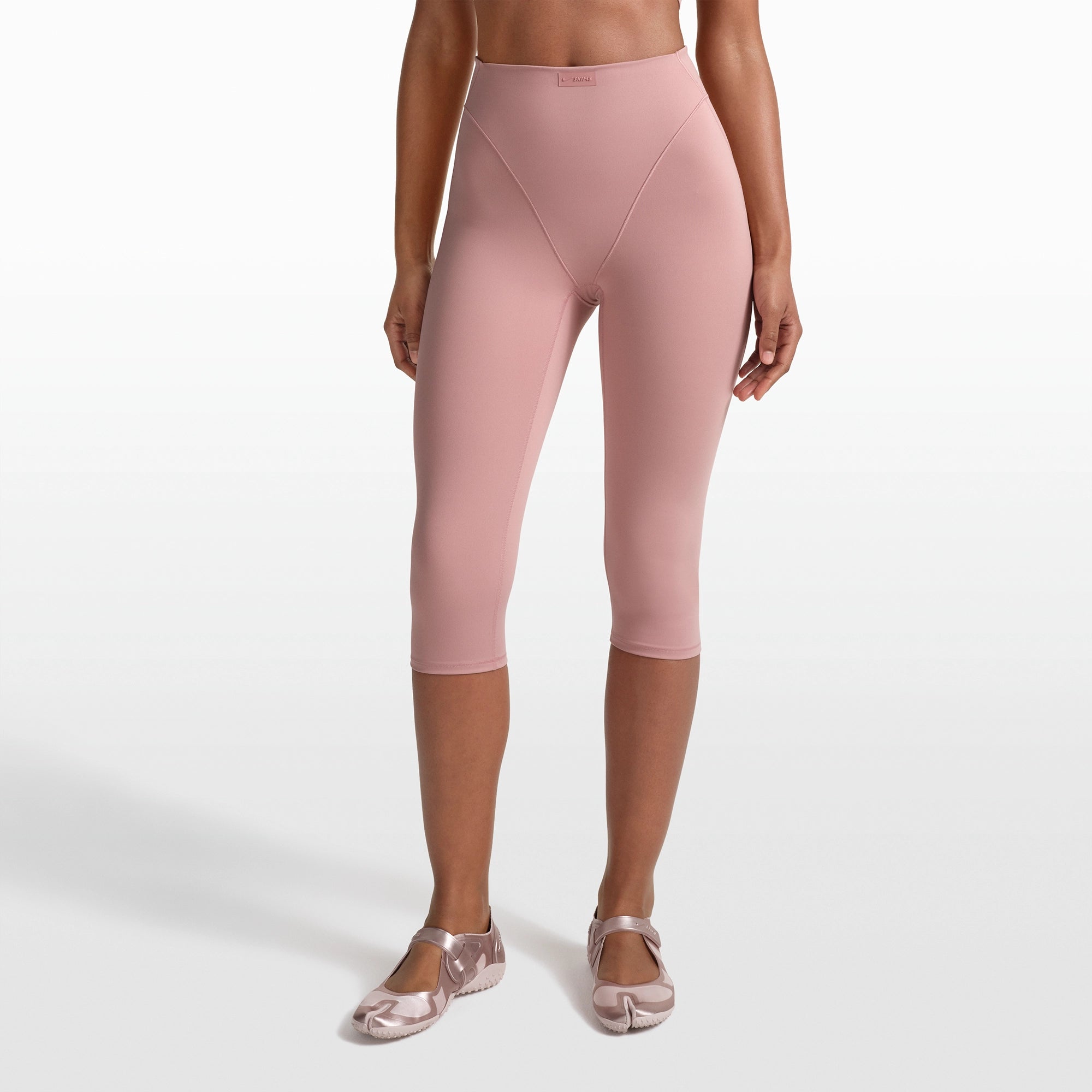 NikeSKIMS MATTE 17 V-LINE CAPRI LEGGING | HIMALAYAN - Image 5