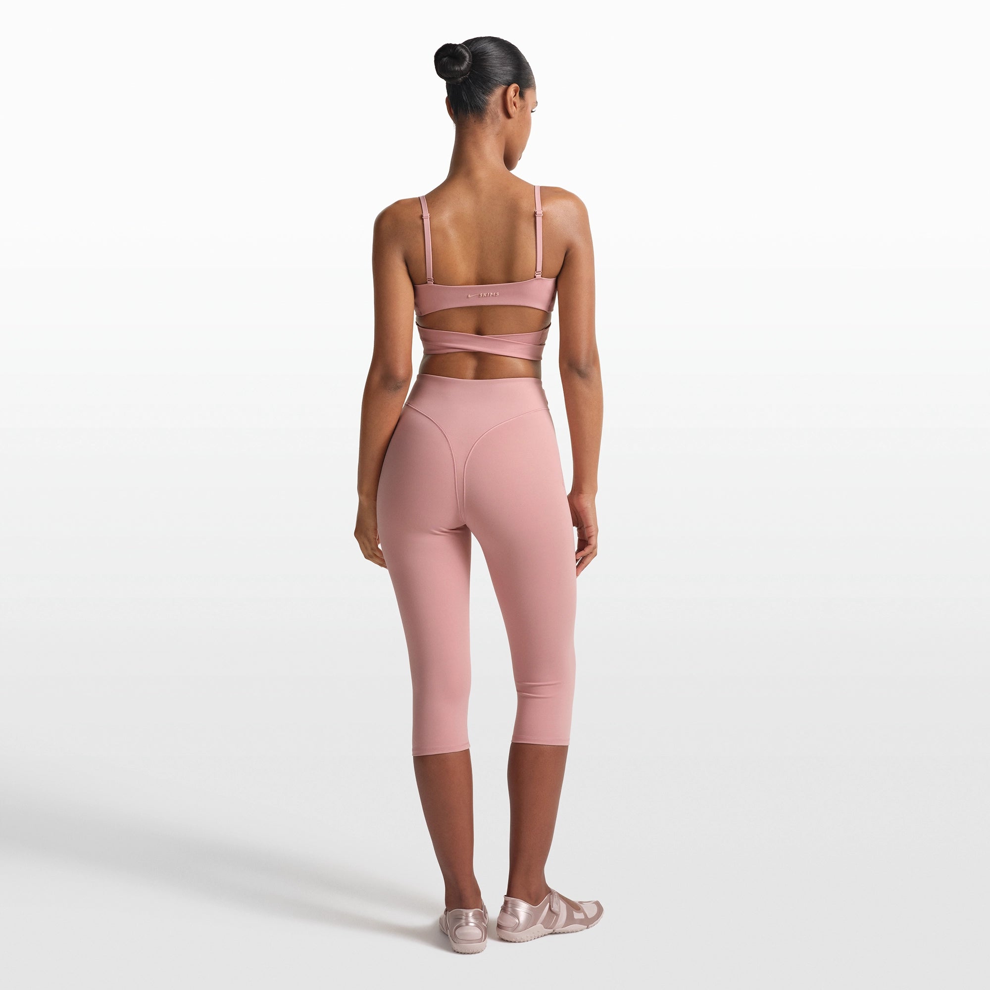 NikeSKIMS MATTE 17 V-LINE CAPRI LEGGING | HIMALAYAN - Image 7