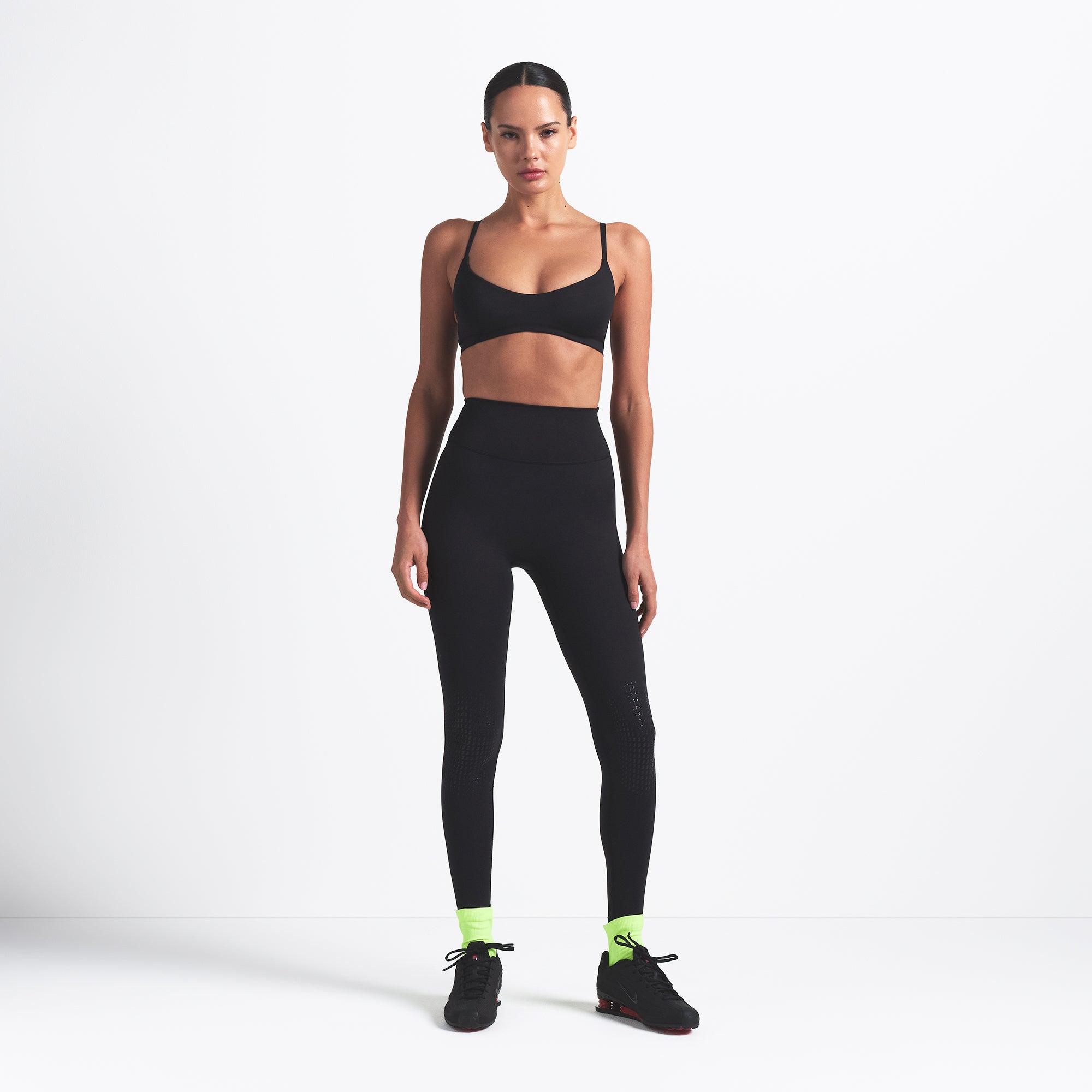 NikeSKIMS MATTE KNEE GRIP 26 LEGGING | OBSIDIAN - Image 2