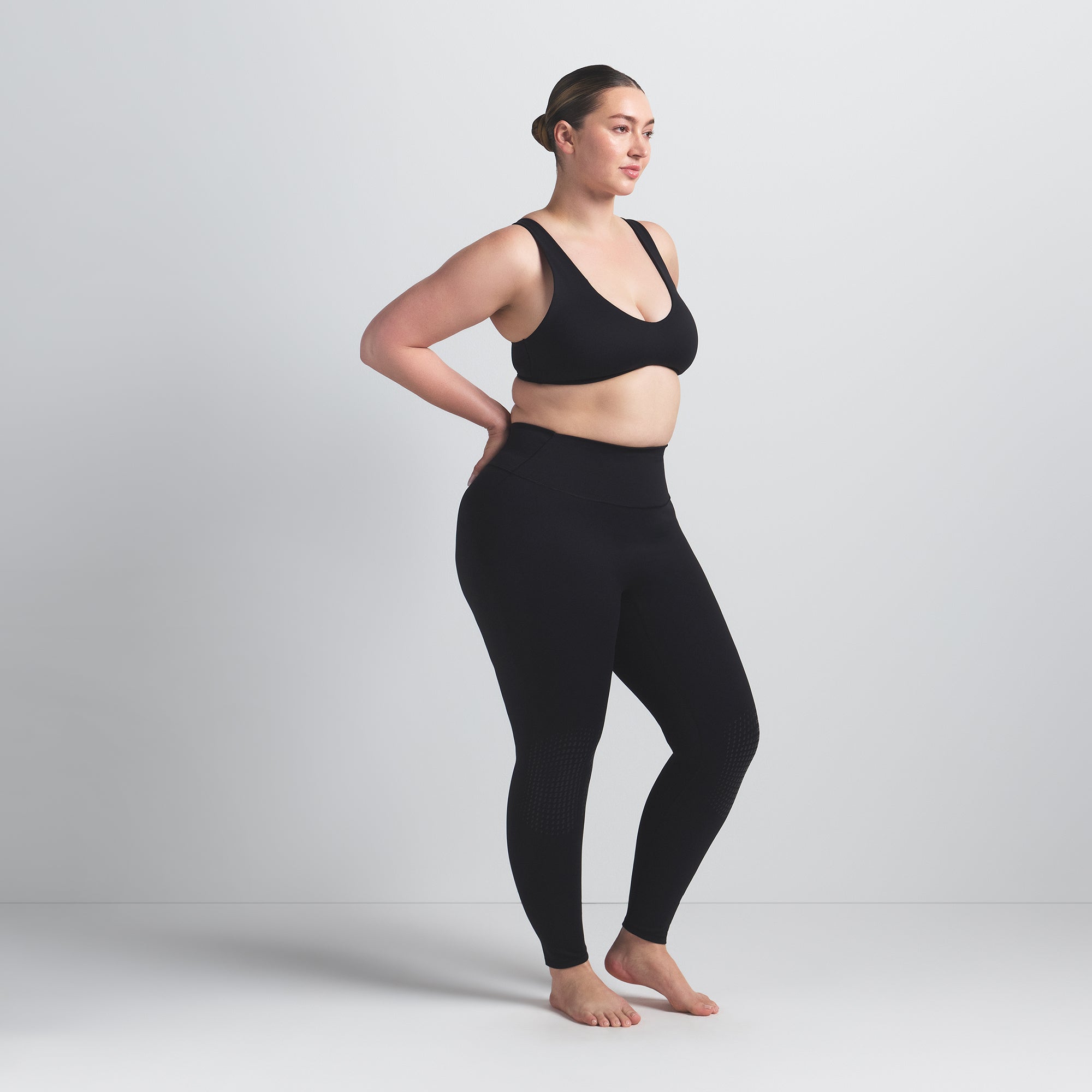 NikeSKIMS MATTE KNEE GRIP 26 LEGGING | OBSIDIAN - Image 7