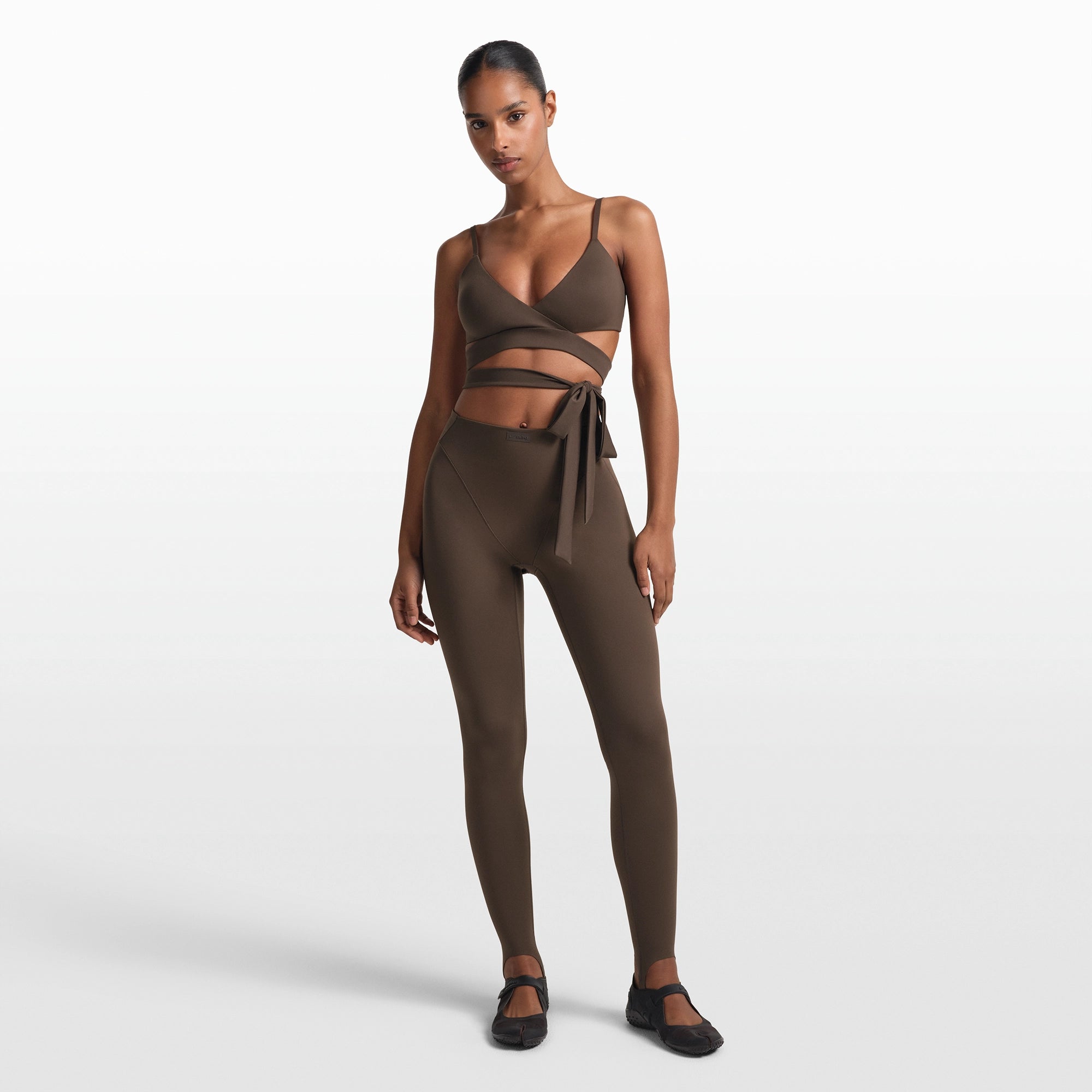 NikeSKIMS MATTE V-LINE STIRRUP LEGGING | DARK SEPIA - Image 2
