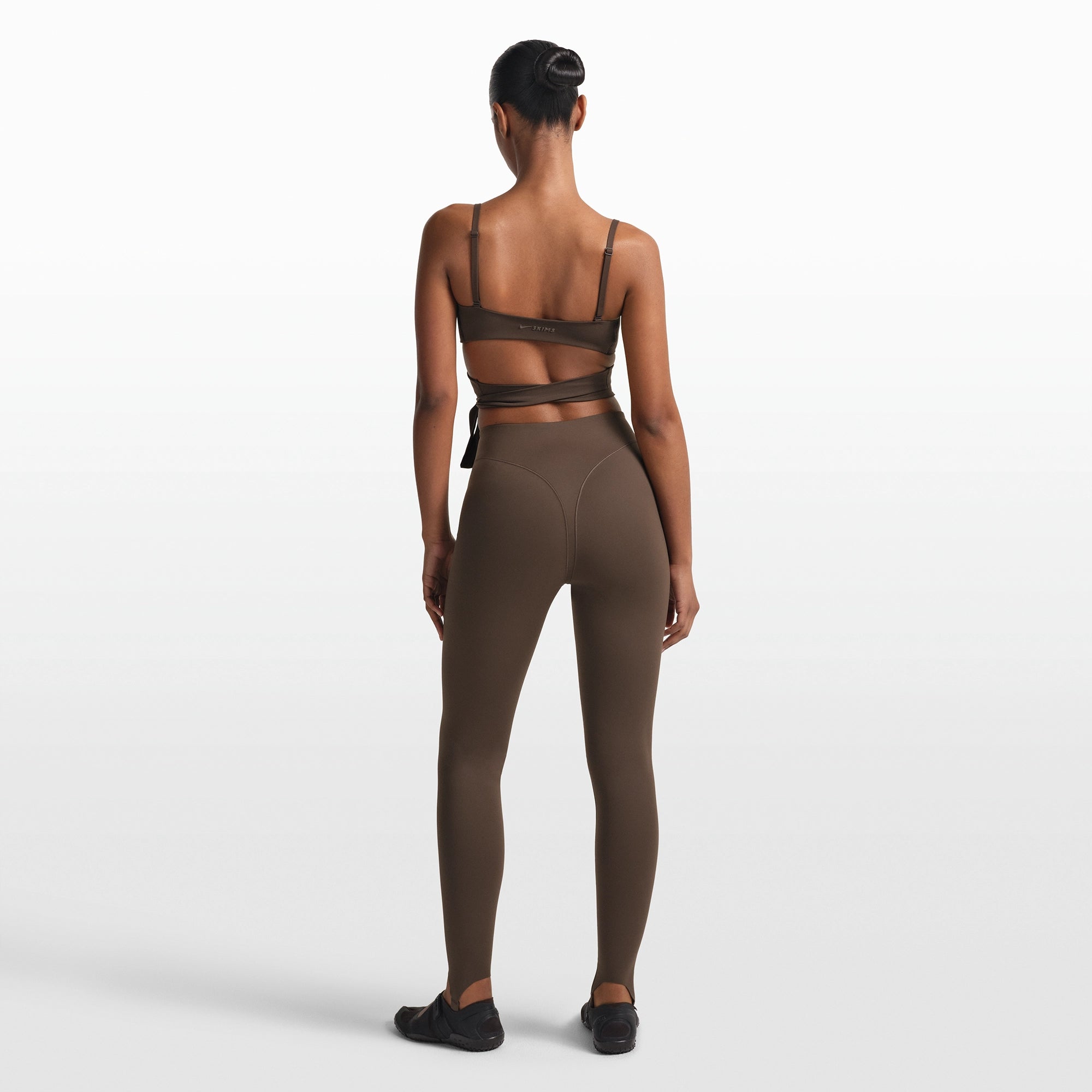 NikeSKIMS MATTE V-LINE STIRRUP LEGGING | DARK SEPIA - Image 7